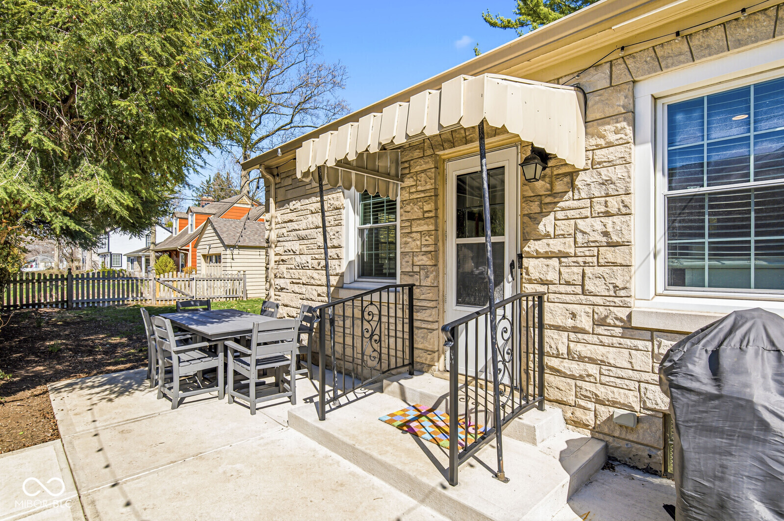 1902 Kessler Boulevard East Drive