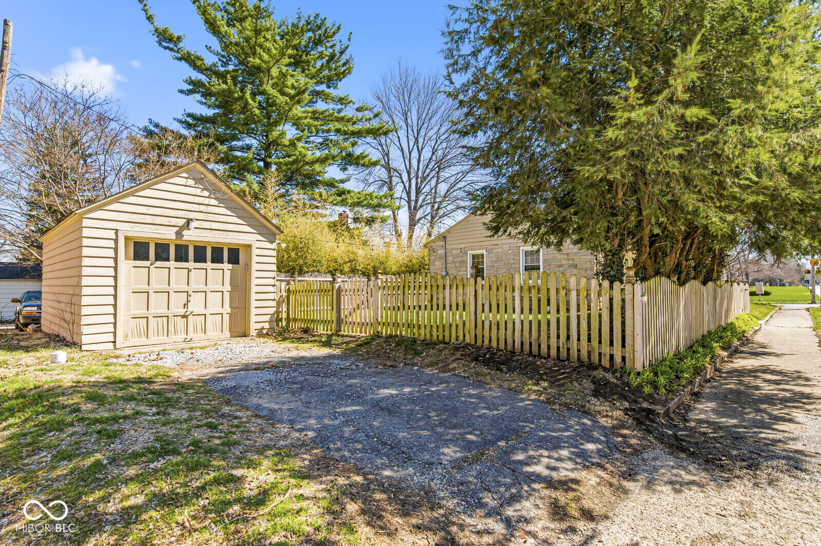 1902 Kessler Boulevard East Drive