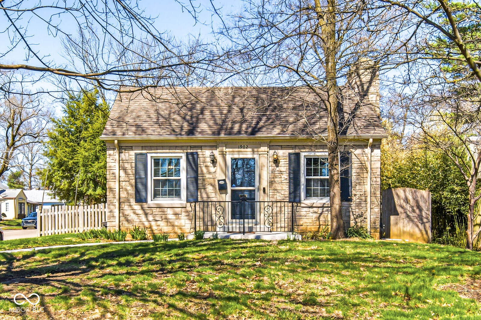 1902 Kessler Boulevard East Drive