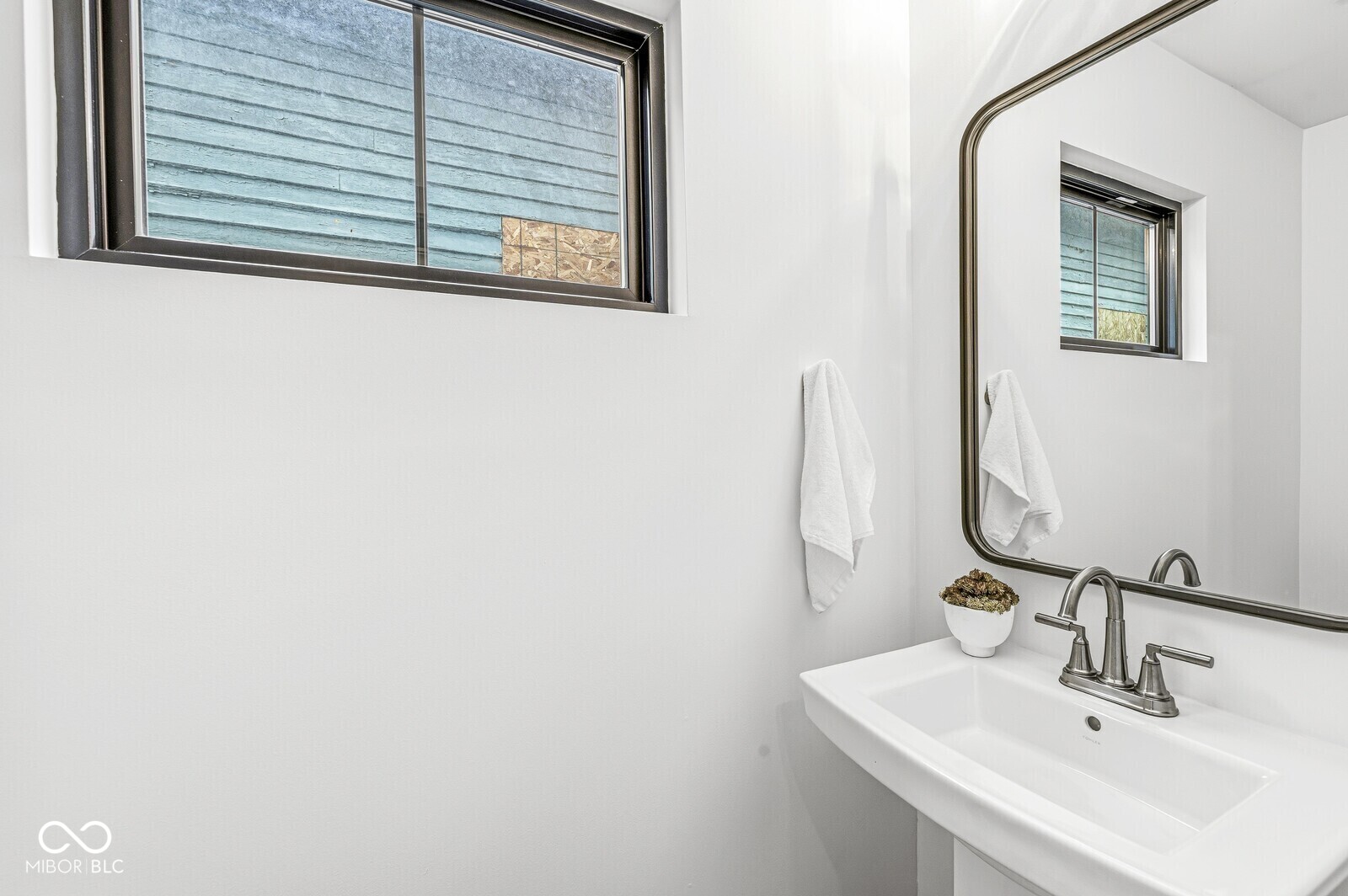 1214 E New York Street