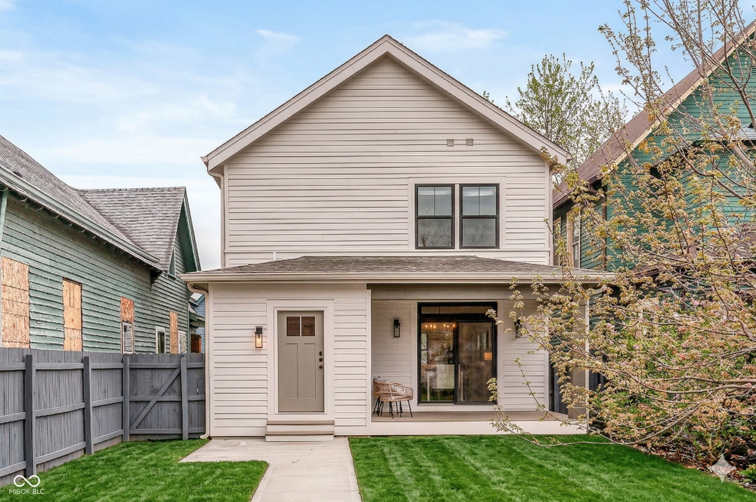 1214 E New York Street