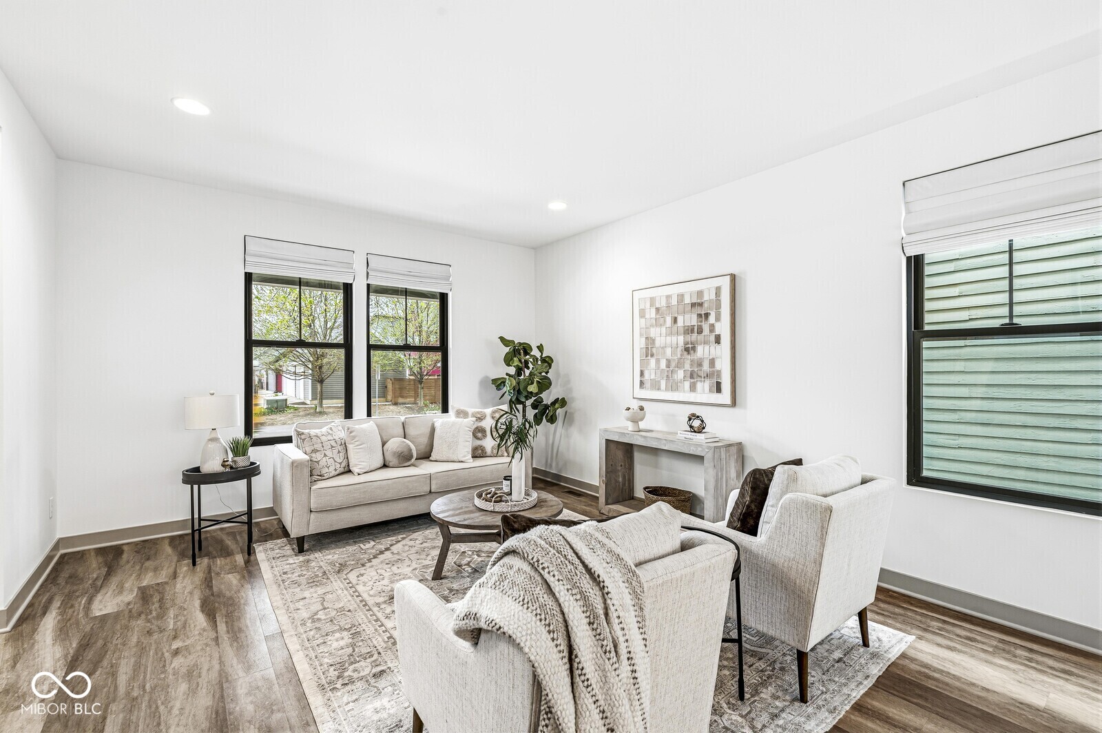 1214 E New York Street