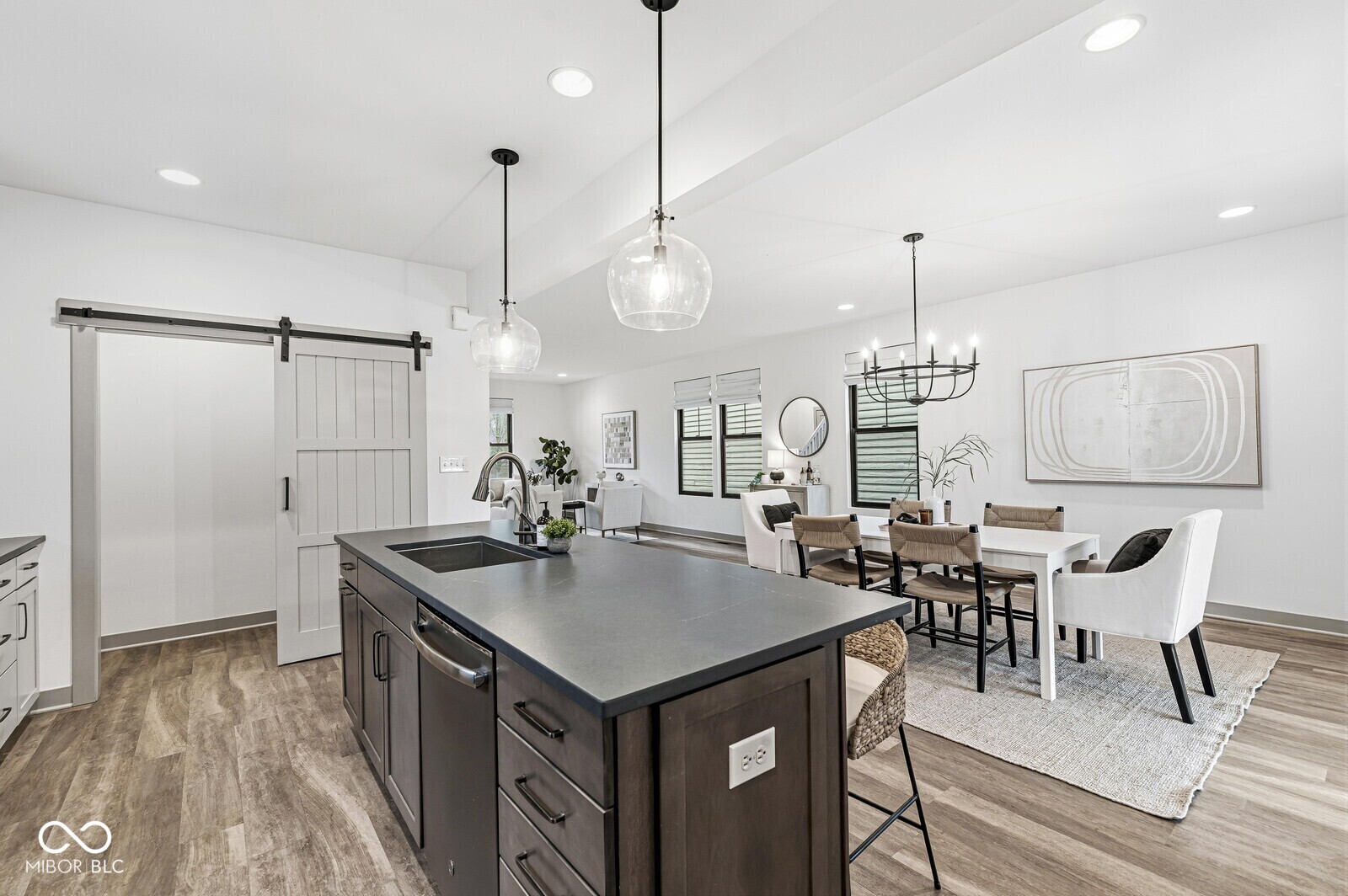 1214 E New York Street