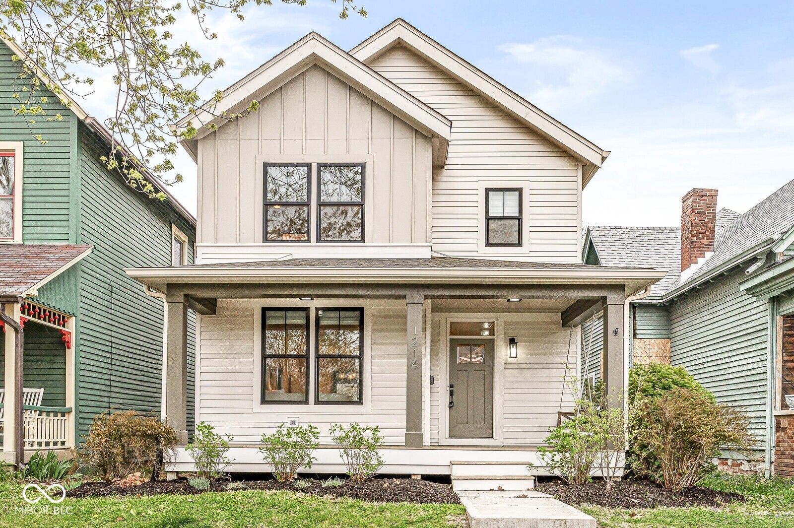 1214 E New York Street