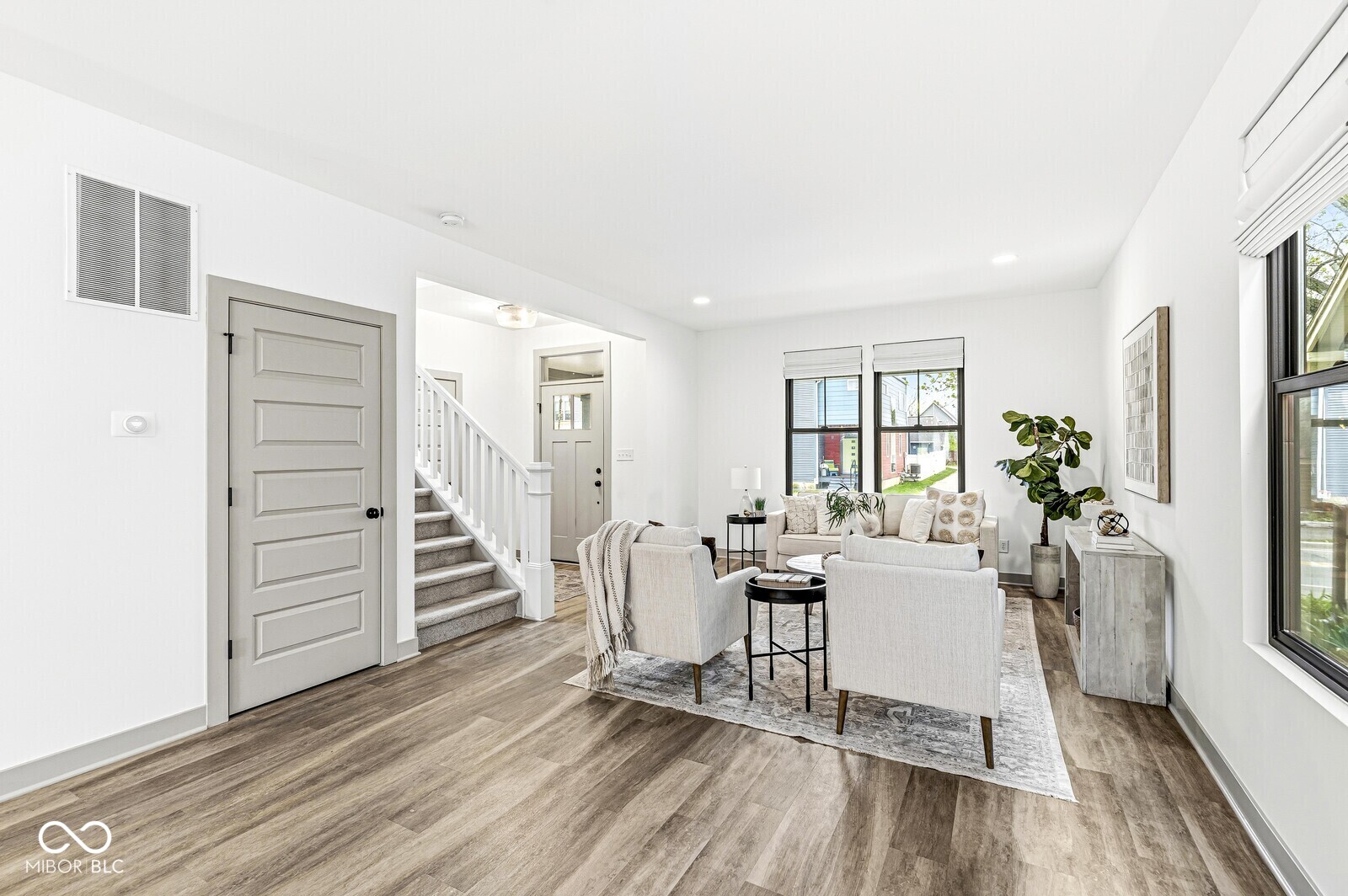 1214 E New York Street