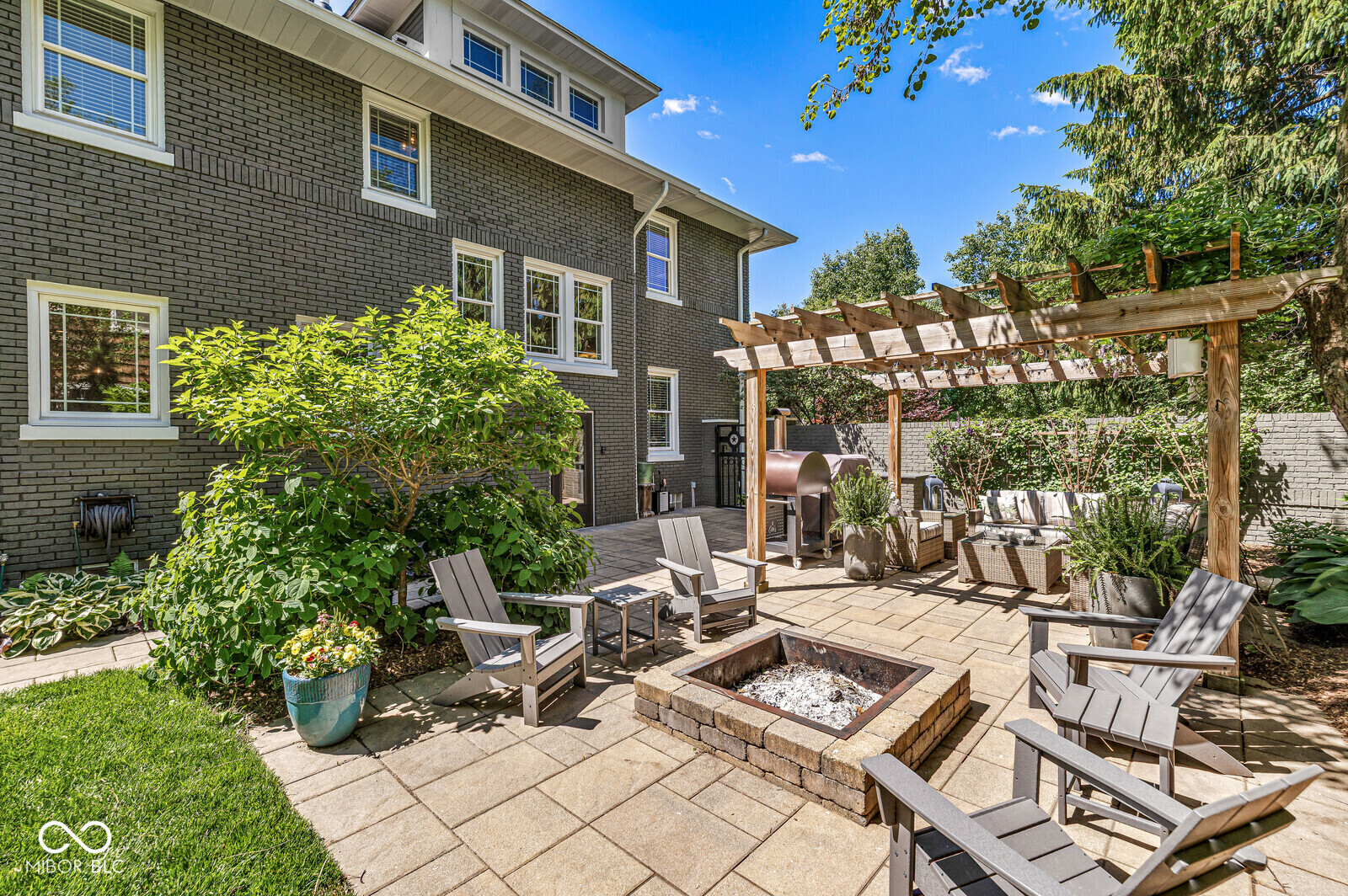 3327 N Pennsylvania Street