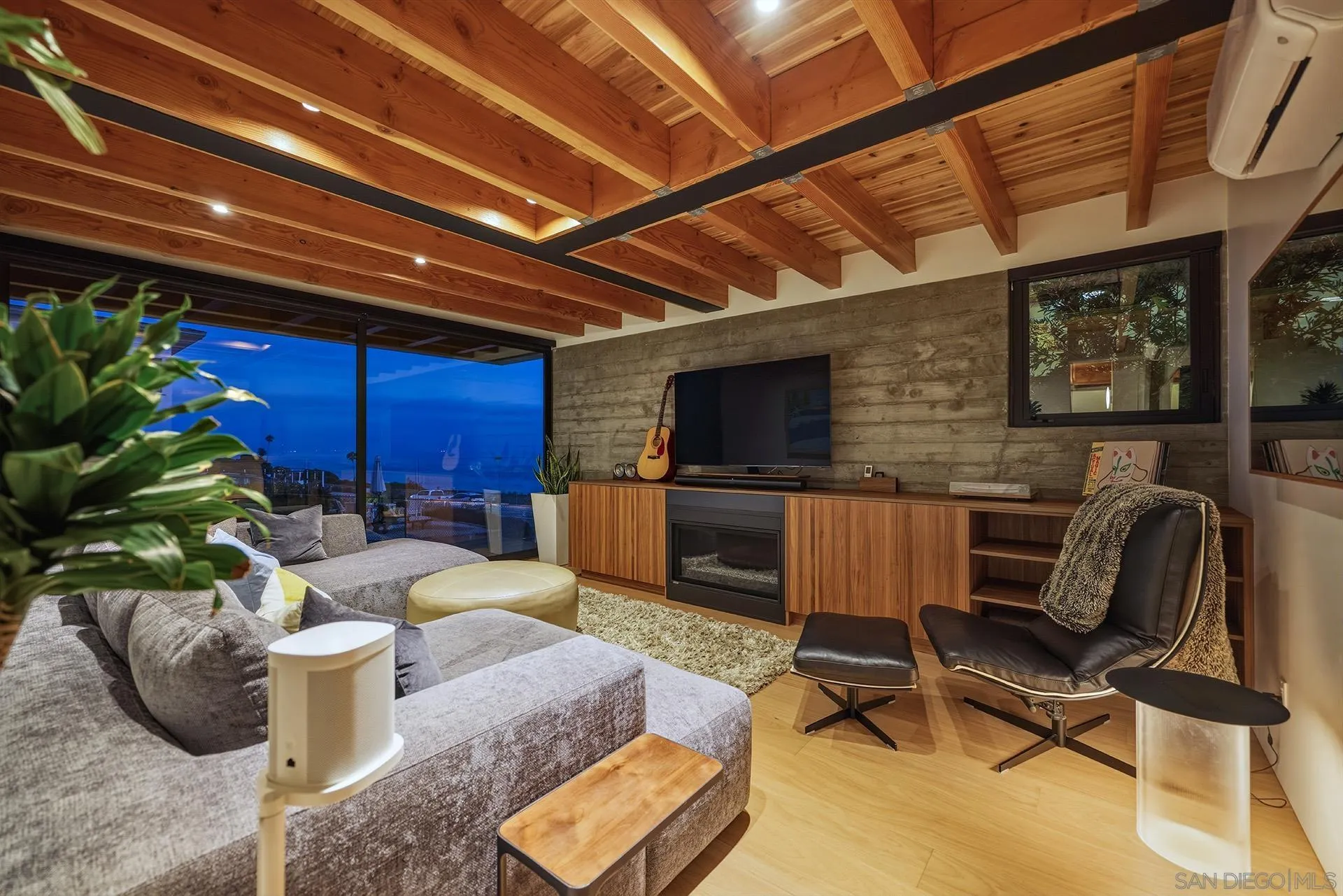 1537 San Elijo