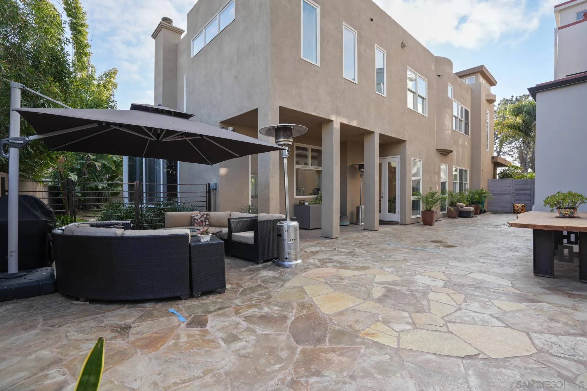 13601 Nogales Drive