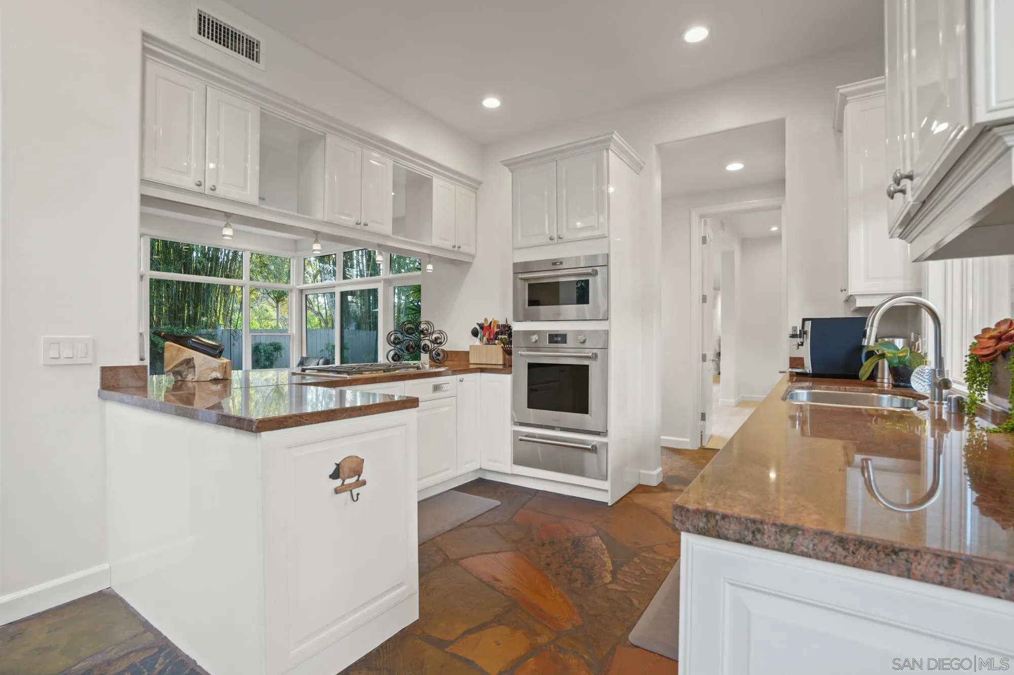 13601 Nogales Drive
