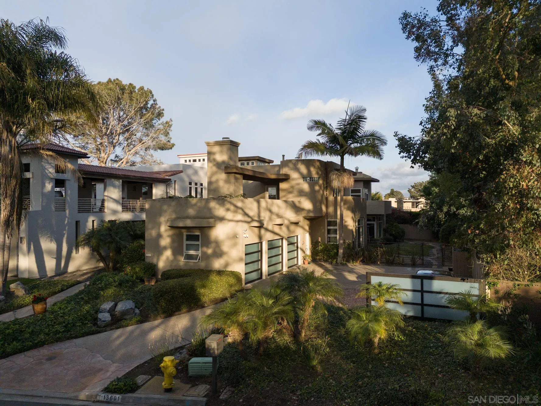 13601 Nogales Drive