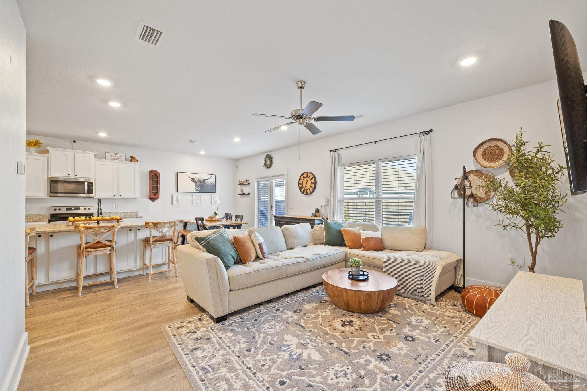 5889 Danbury Blvd