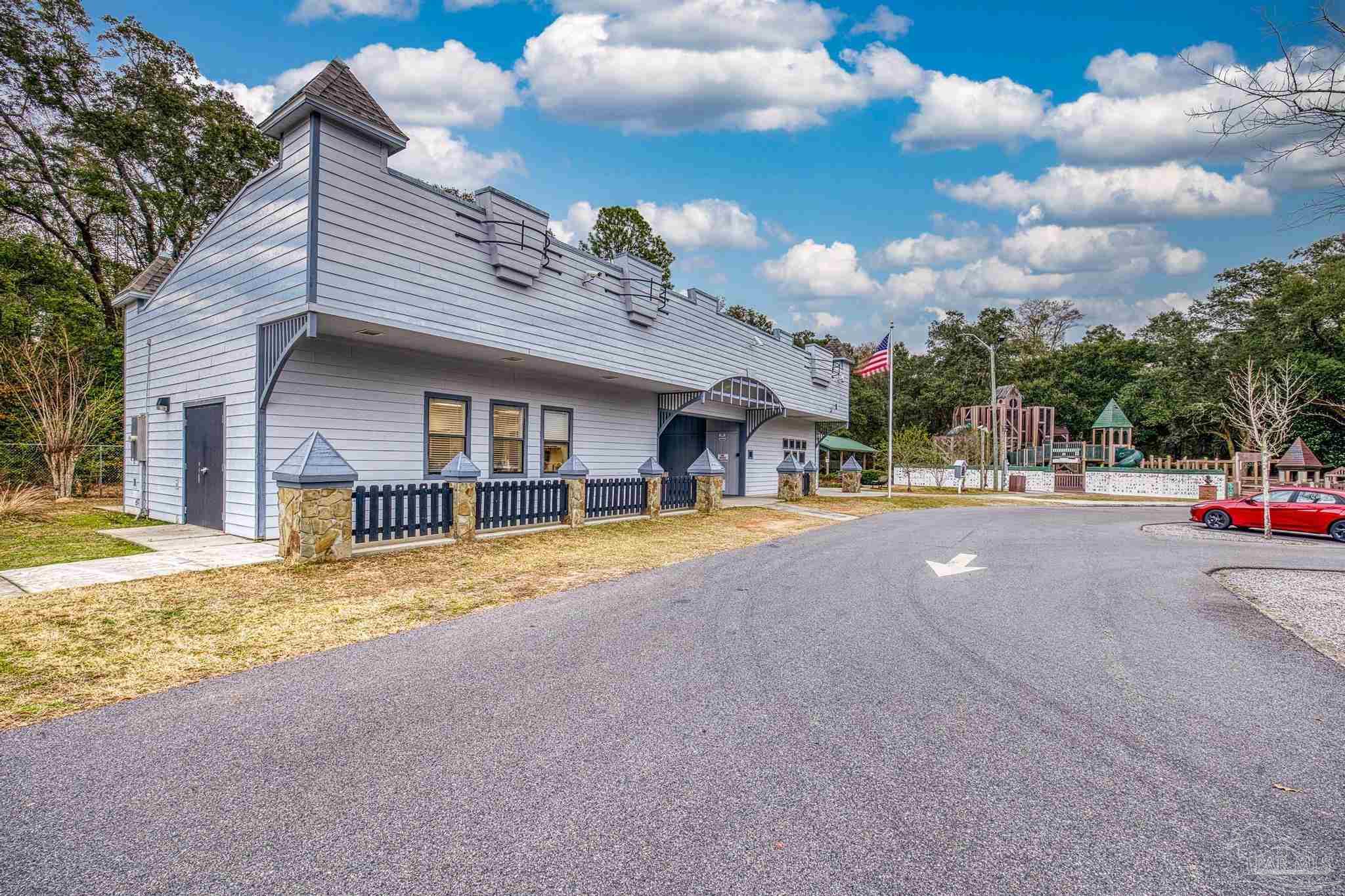 5889 Danbury Blvd