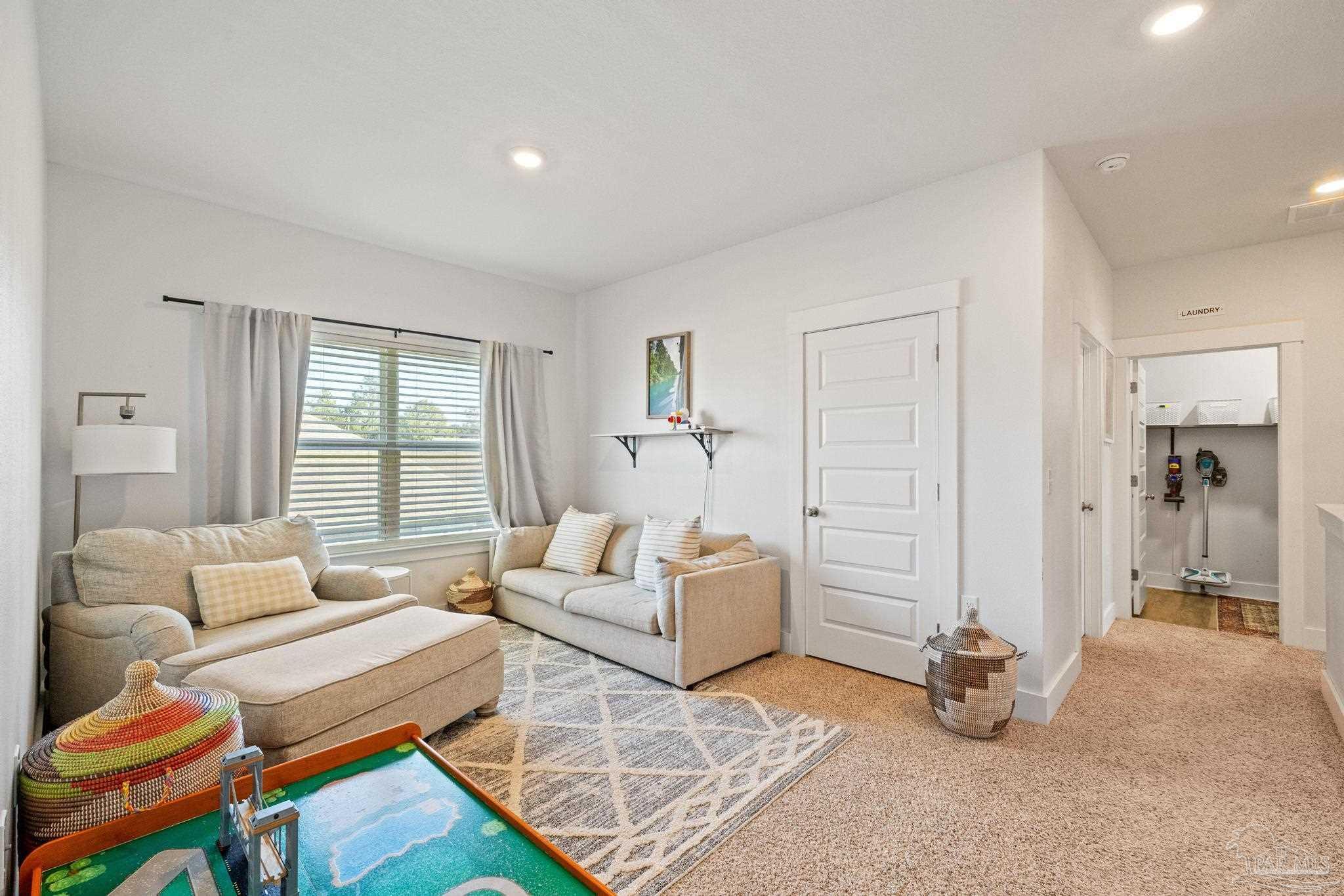 5889 Danbury Blvd