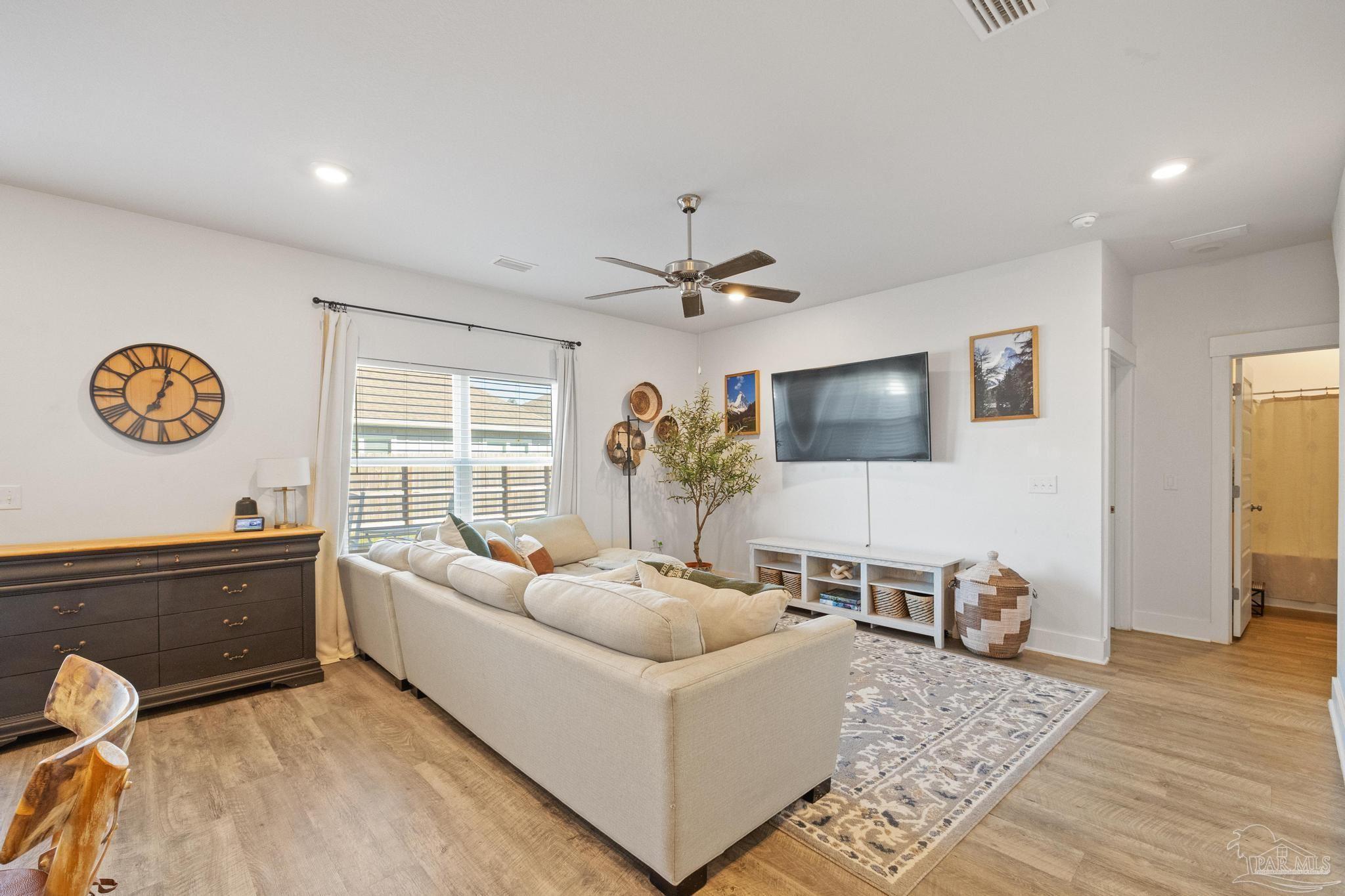 5889 Danbury Blvd