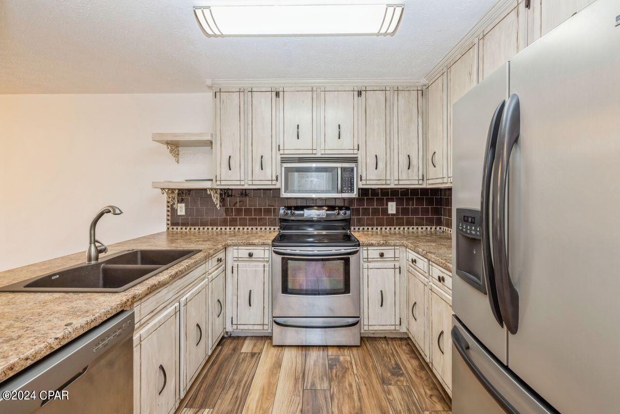 7711 Shadow Bay Drive