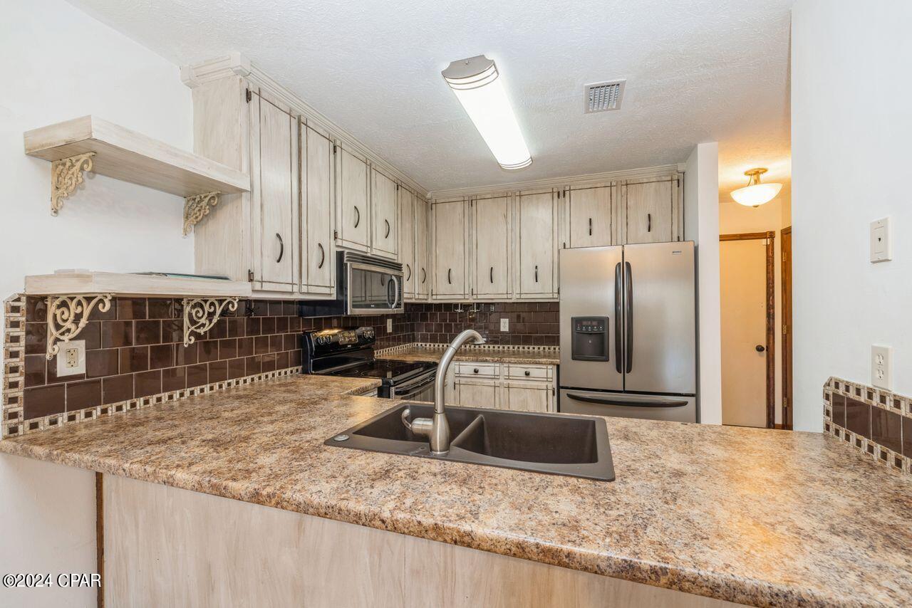 7711 Shadow Bay Drive