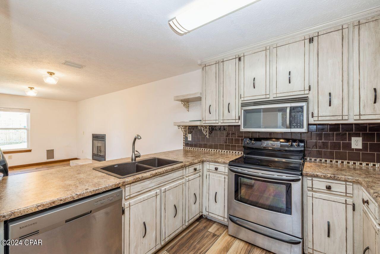 7711 Shadow Bay Drive