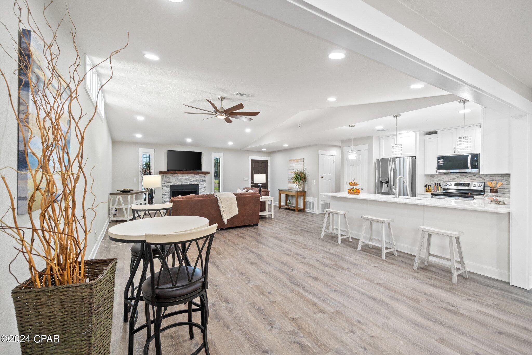 708 Venetian Way