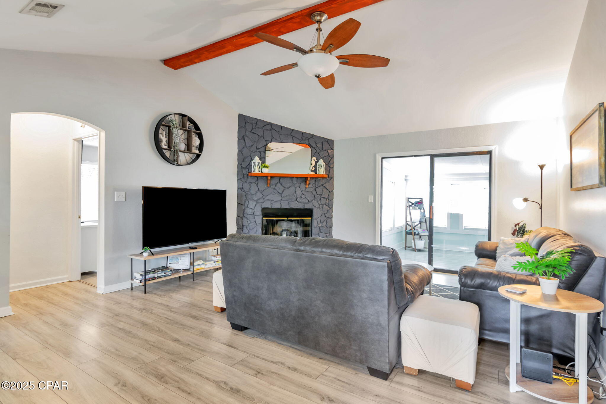 118 Lakeside Circle