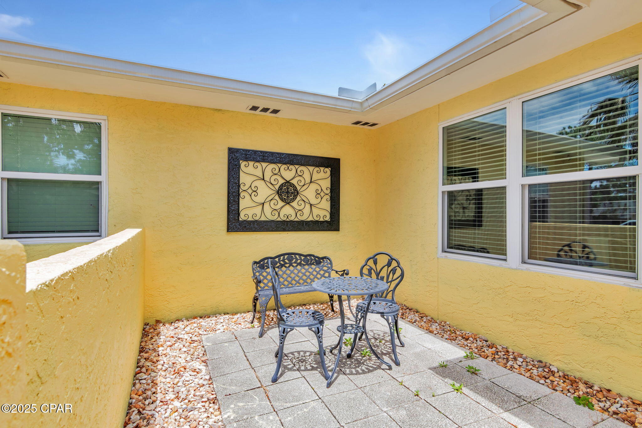 118 Lakeside Circle
