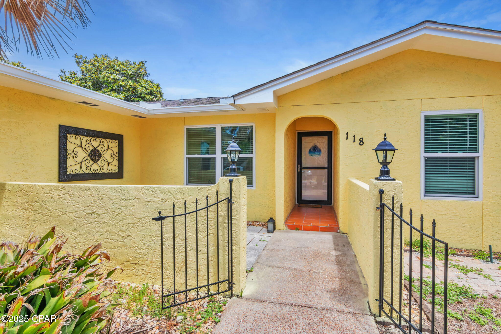 118 Lakeside Circle