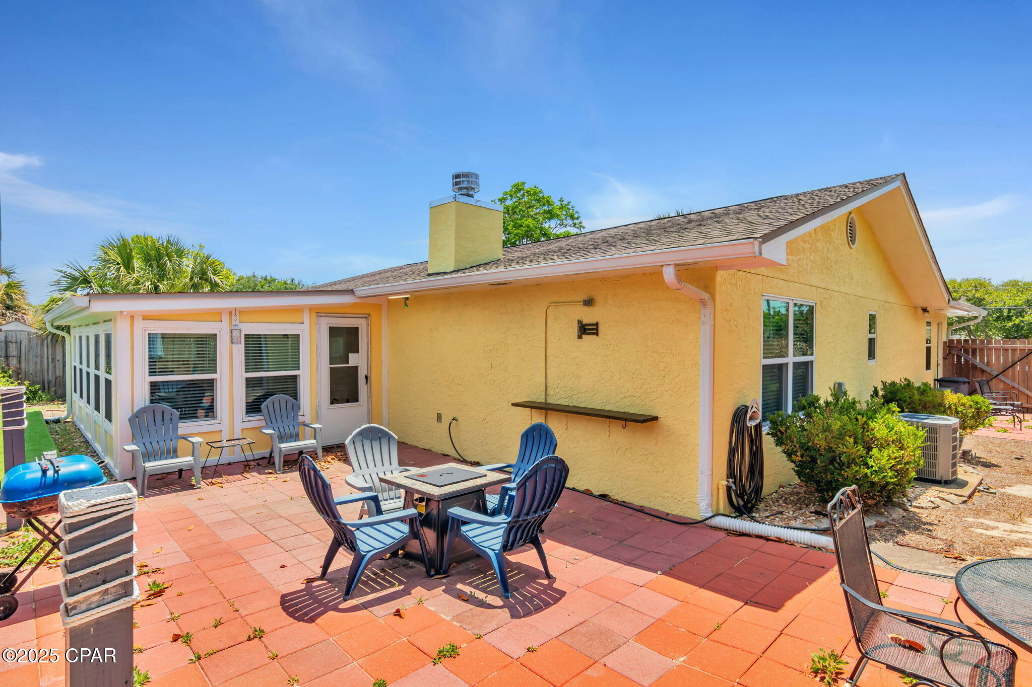 118 Lakeside Circle