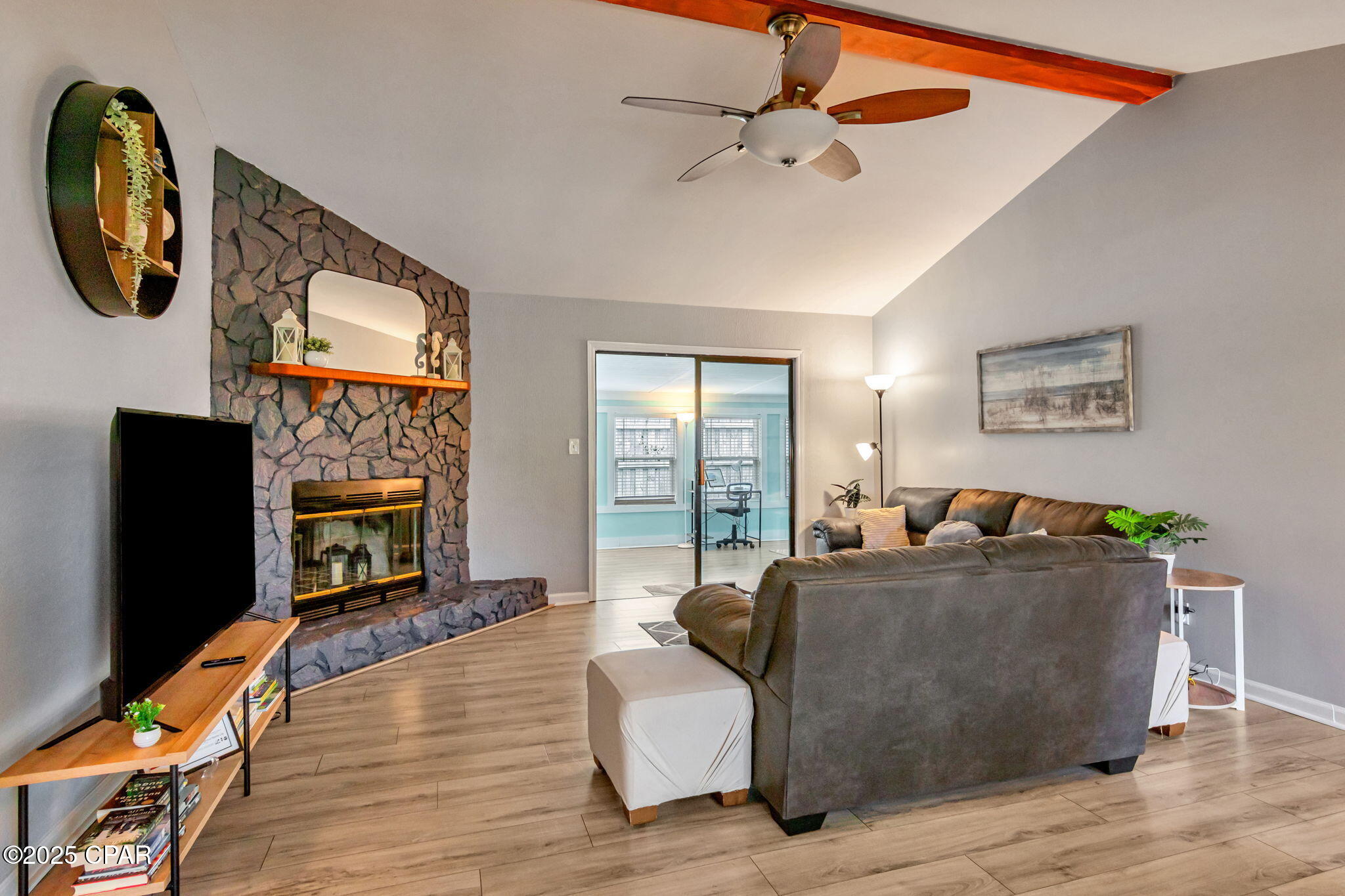 118 Lakeside Circle