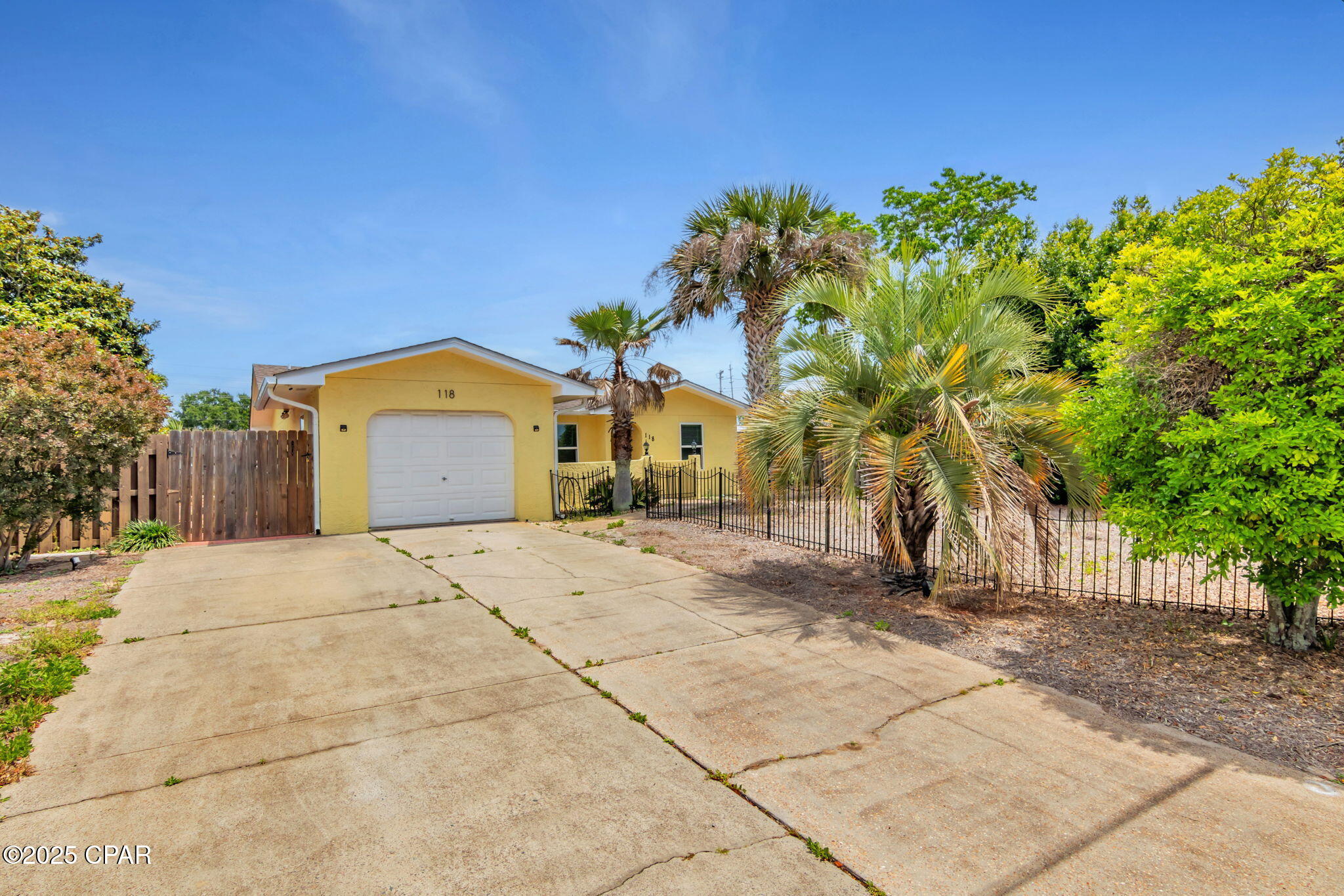 118 Lakeside Circle