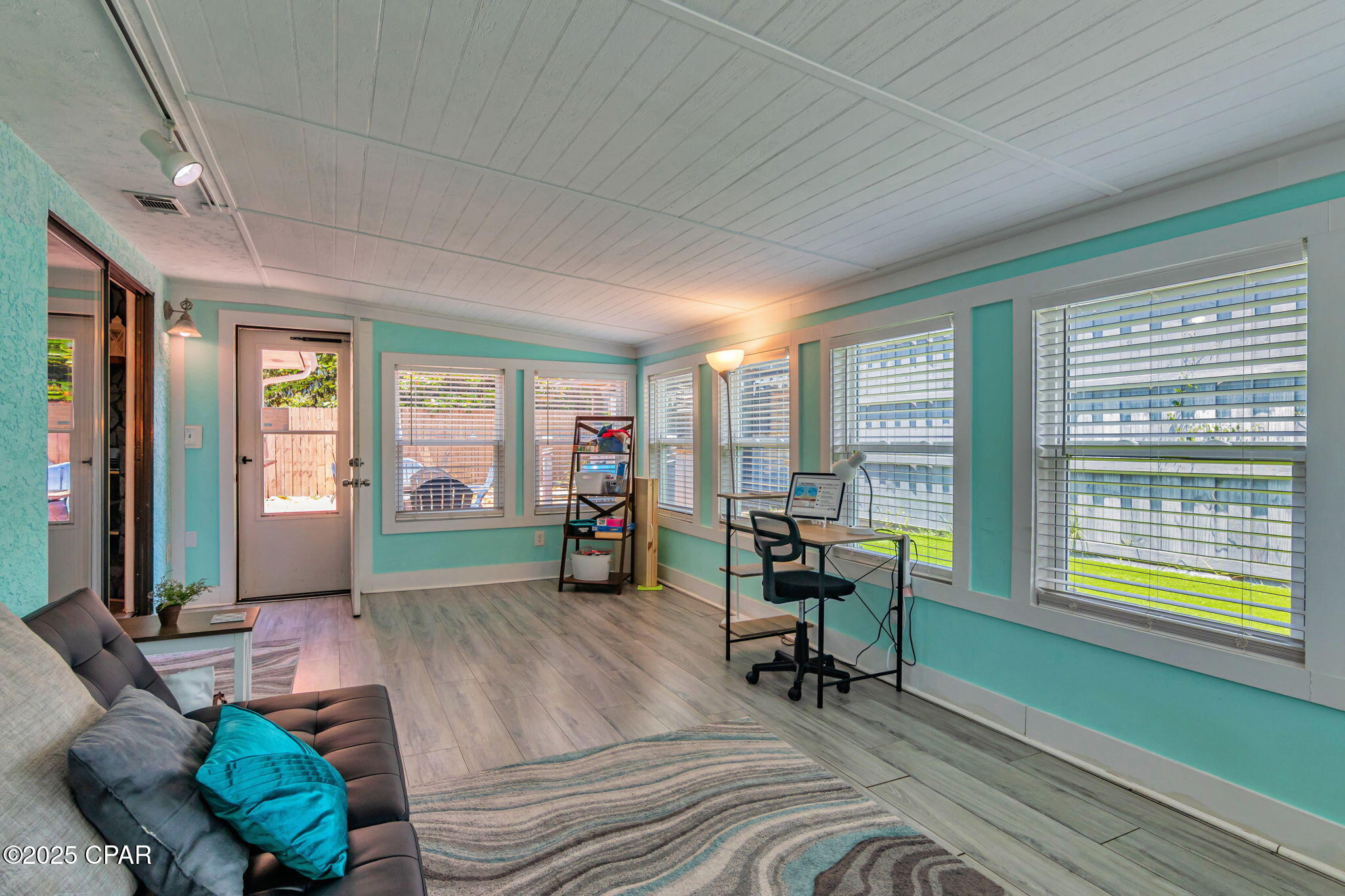 118 Lakeside Circle