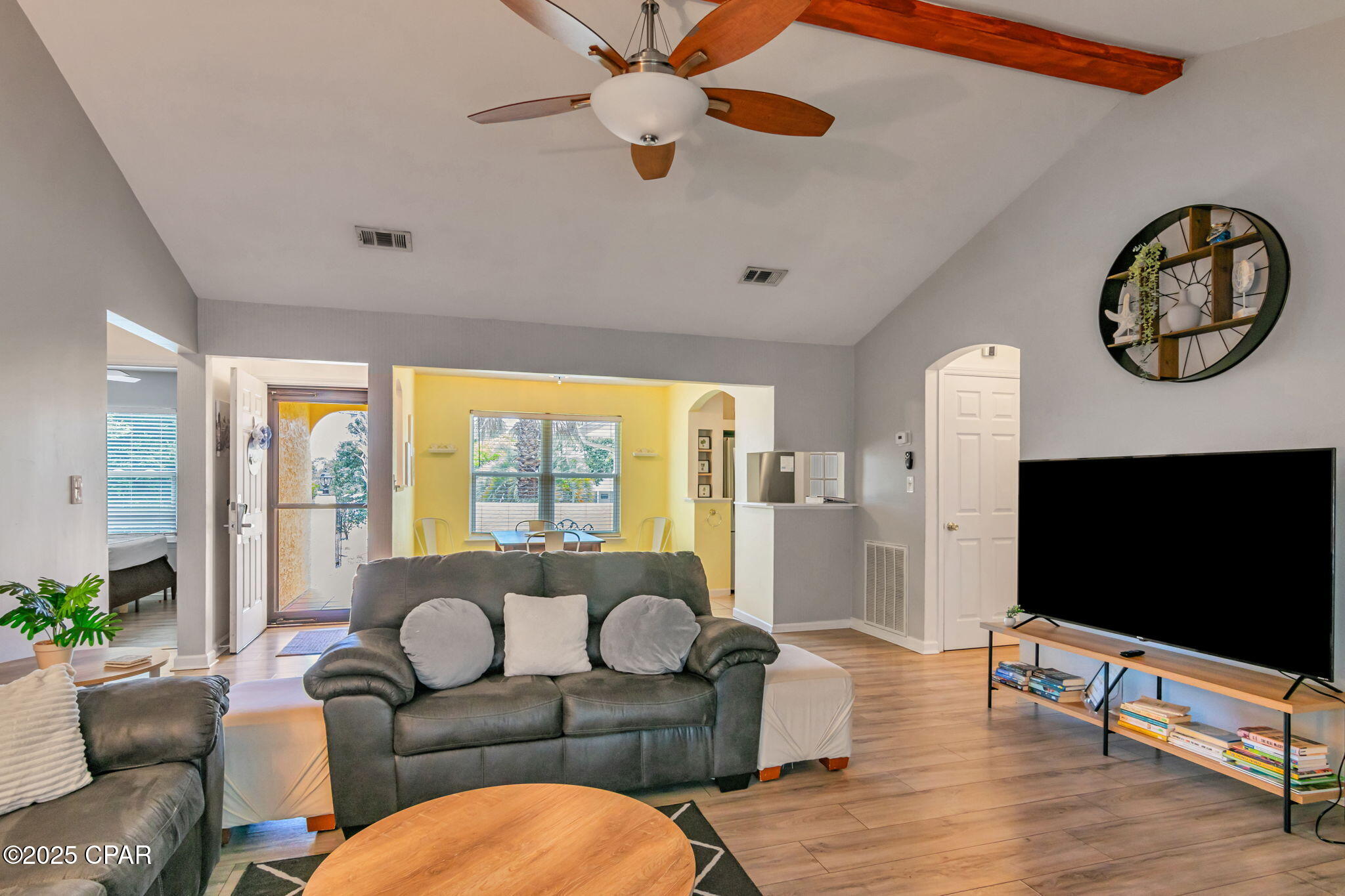 118 Lakeside Circle