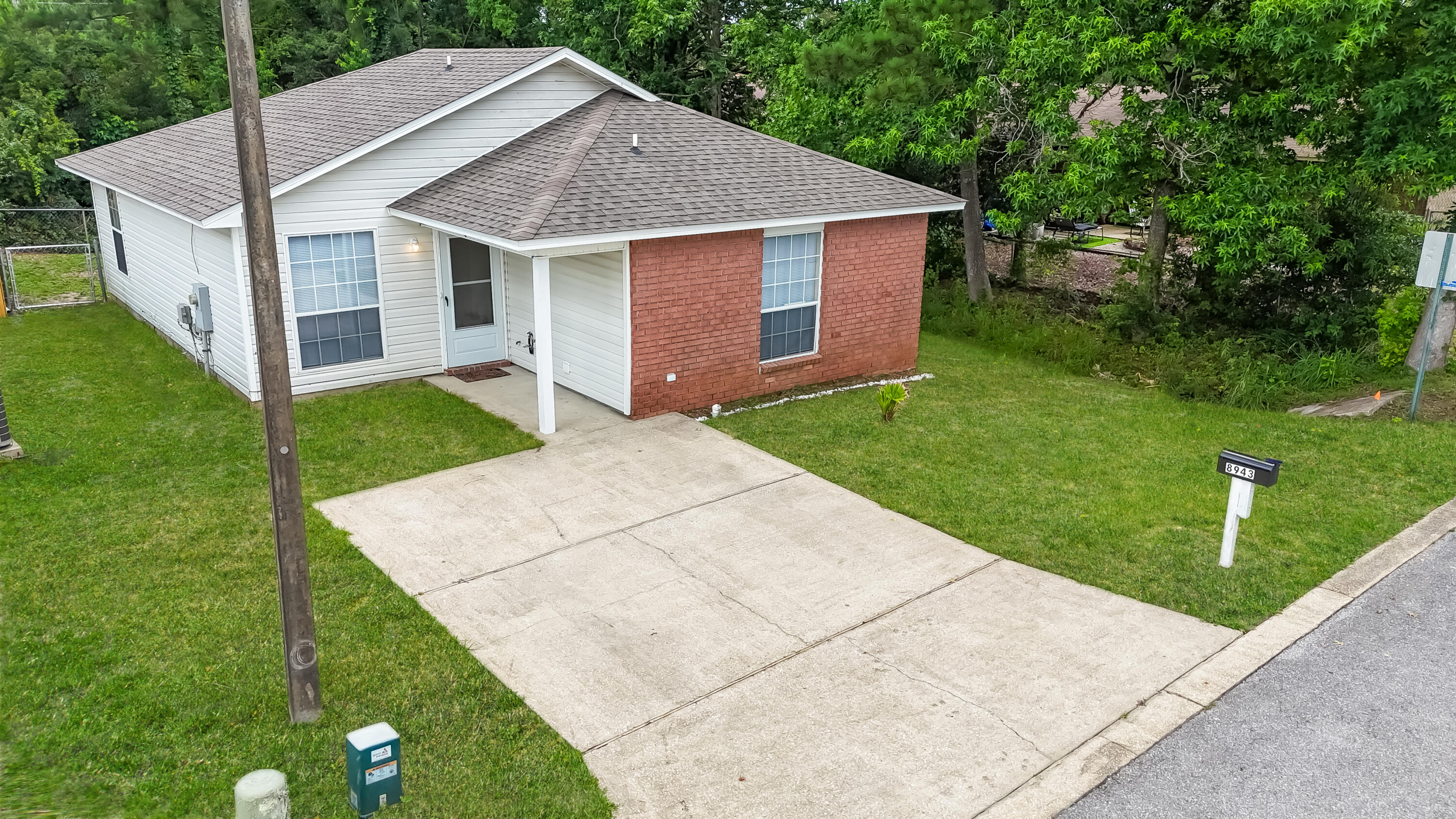 8943 Forest Oak Drive