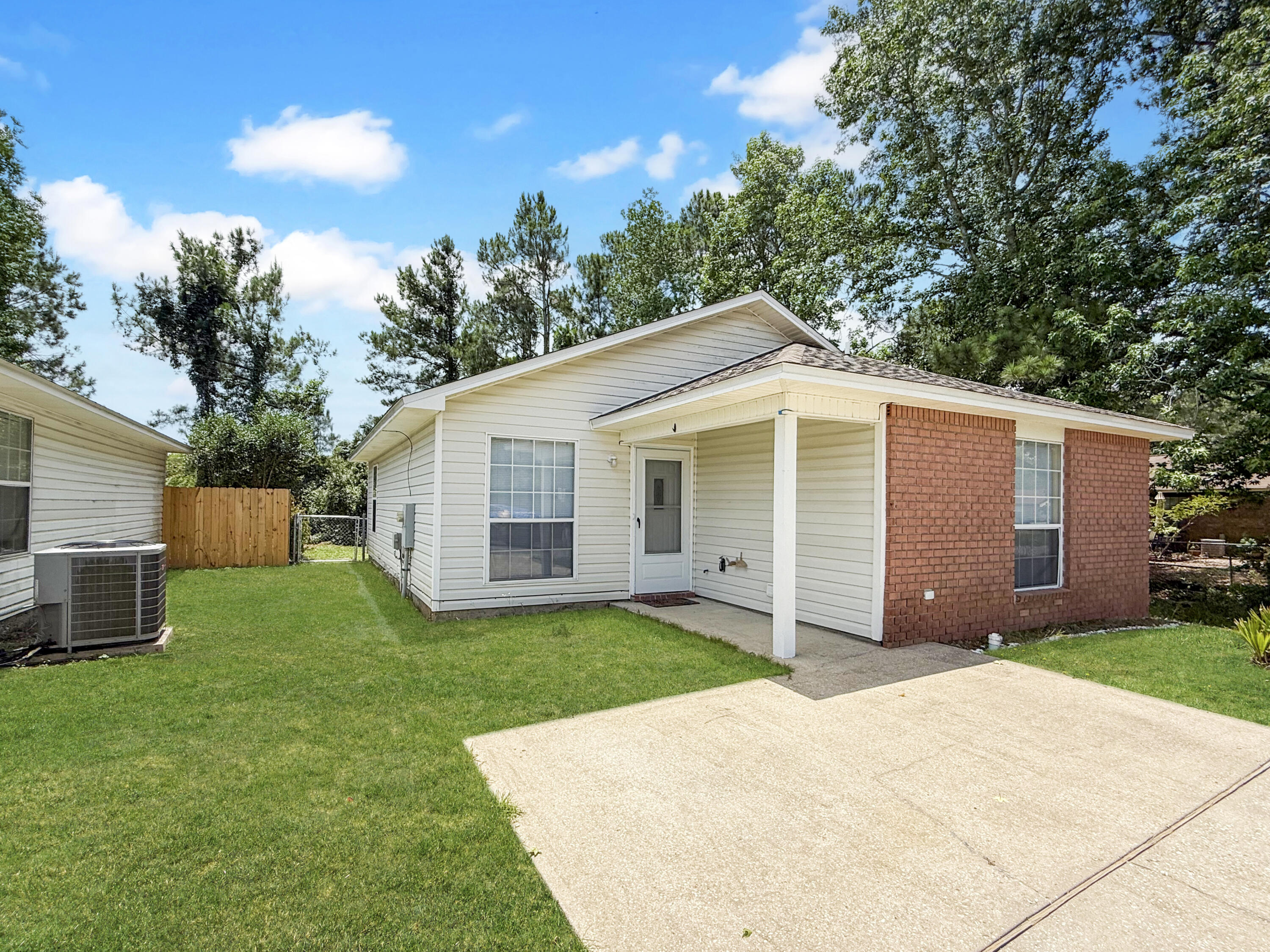 8943 Forest Oak Drive