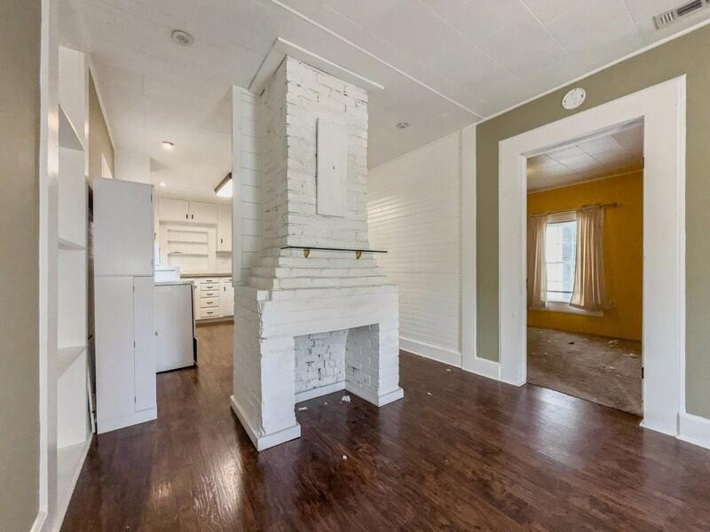 383 N Booker Street