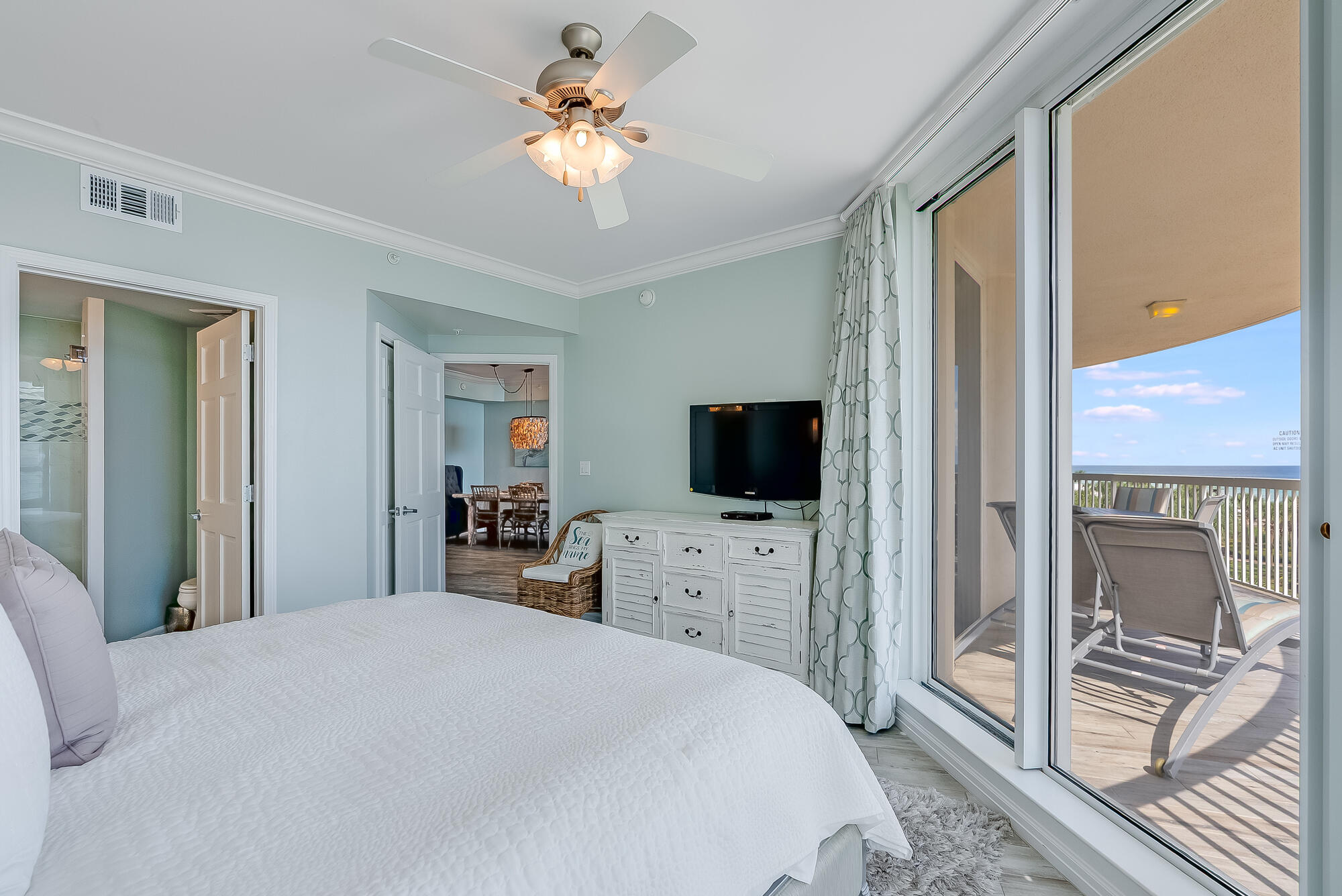 15200 Emerald Coast Parkway, 407