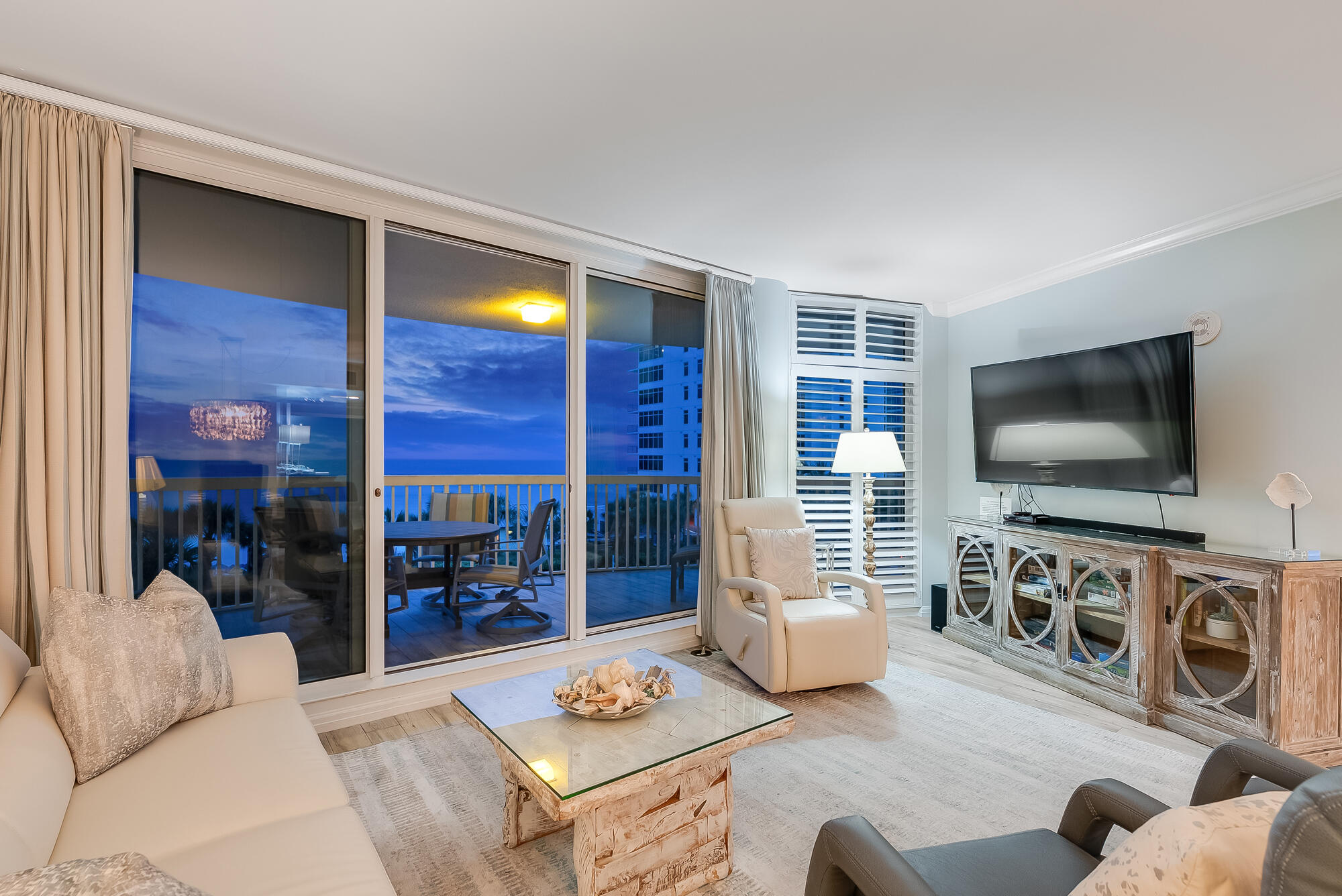 15200 Emerald Coast Parkway, 407