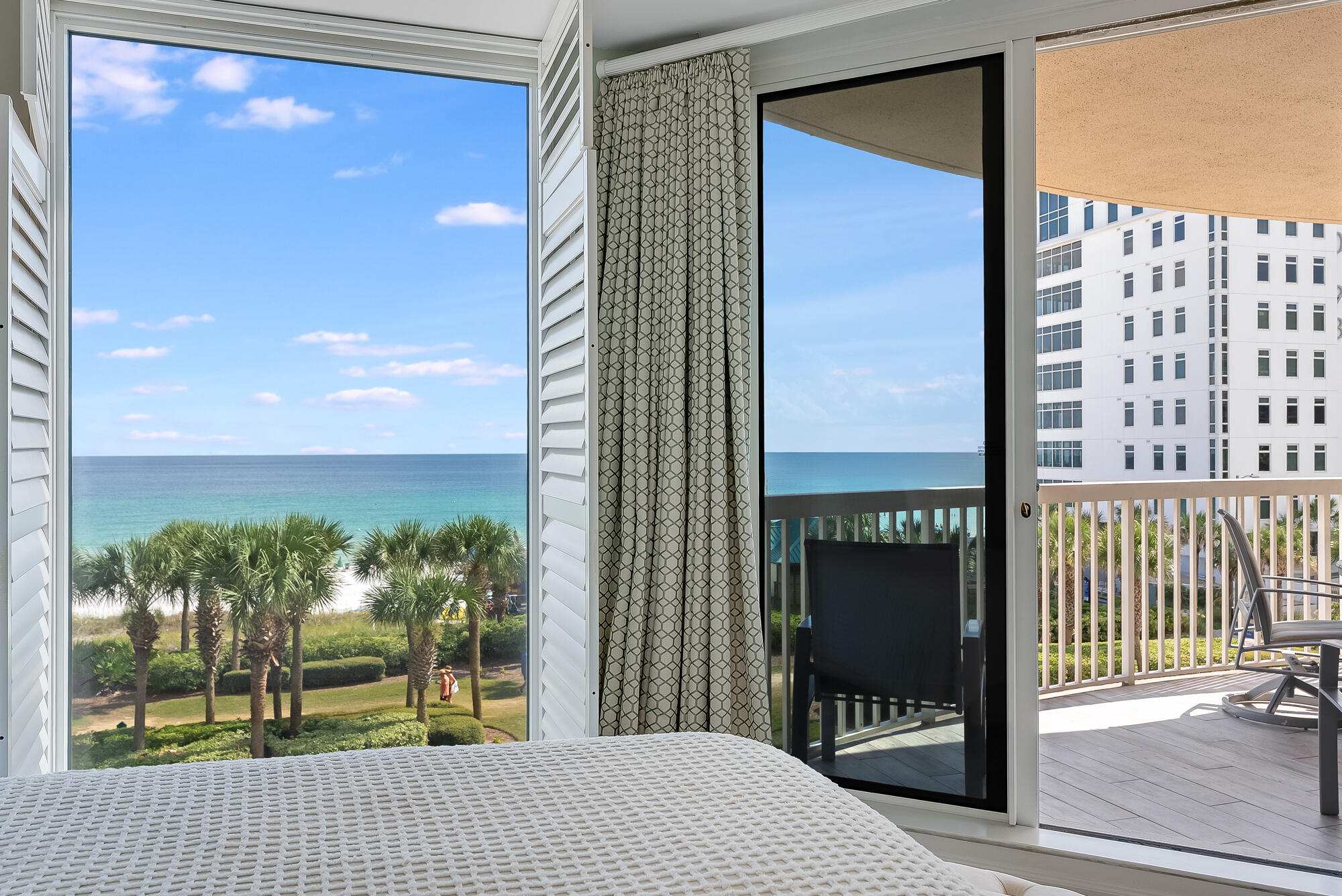 15200 Emerald Coast Parkway, 407