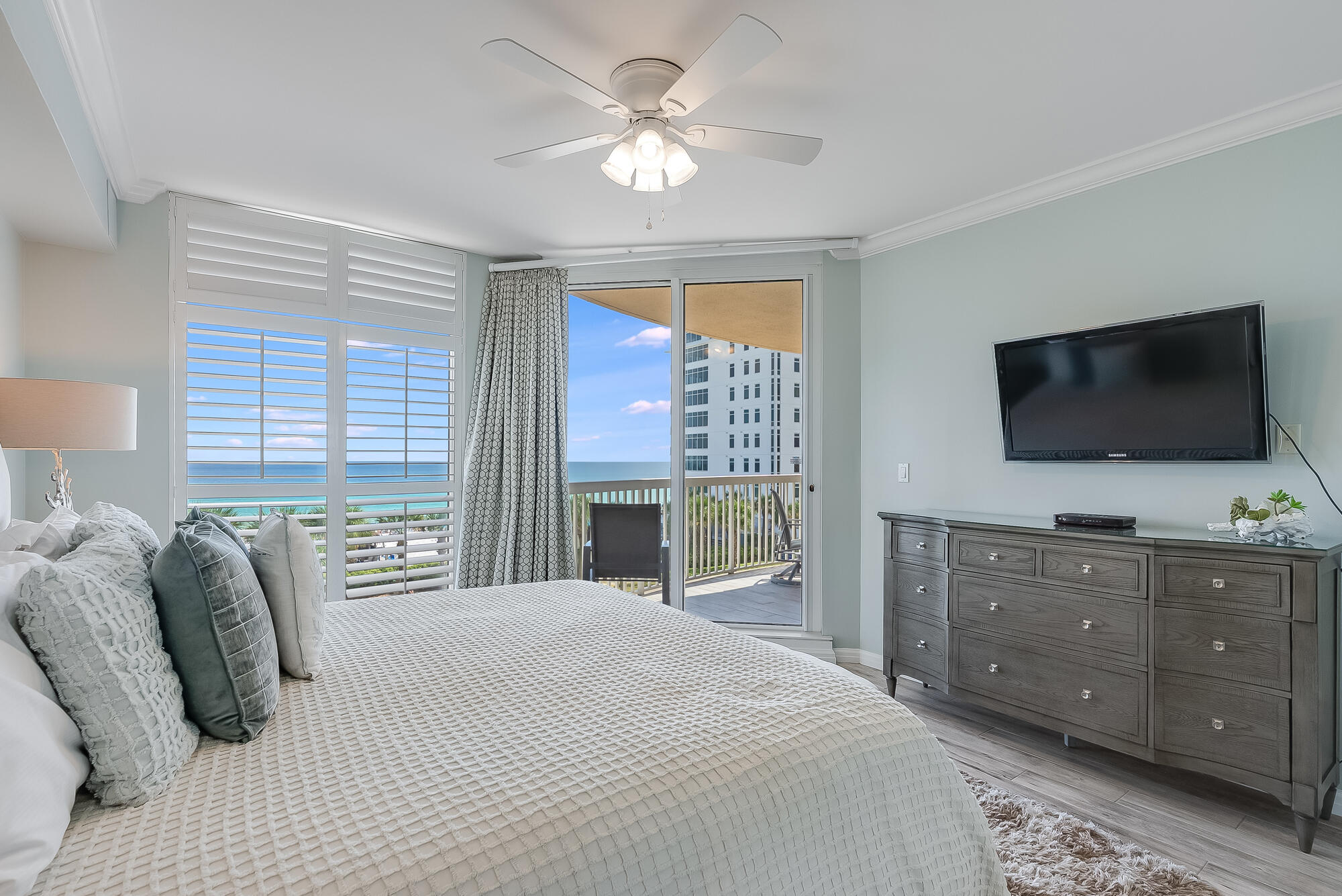15200 Emerald Coast Parkway, 407