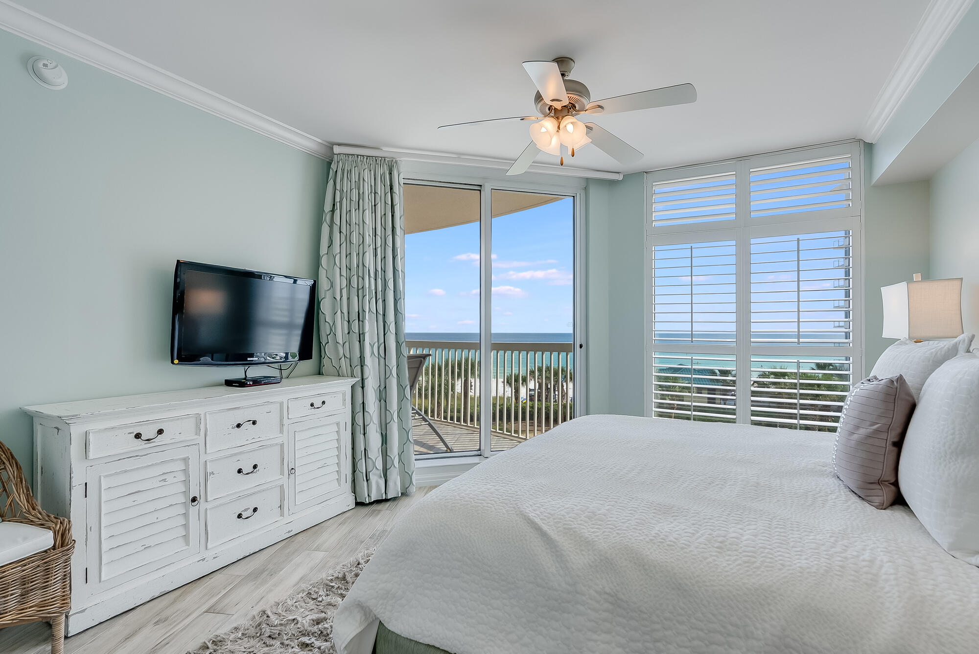 15200 Emerald Coast Parkway, 407