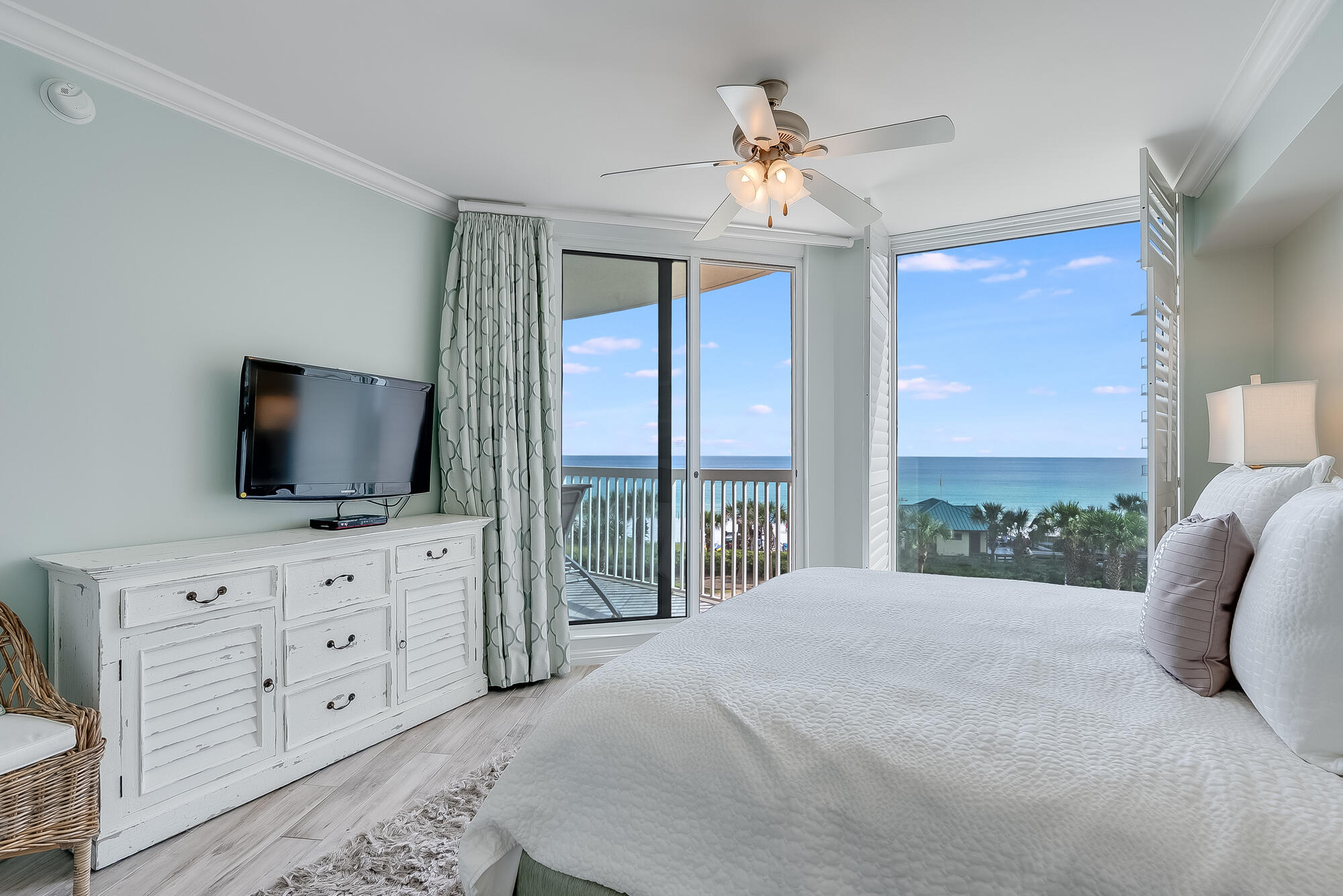 15200 Emerald Coast Parkway, 407