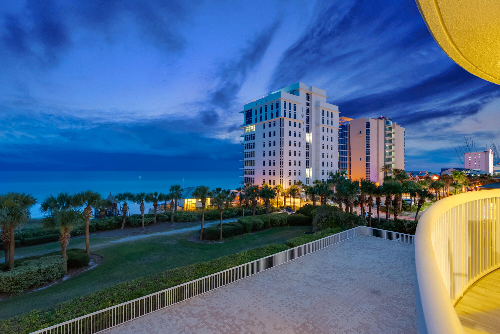 15200 Emerald Coast Parkway, 407