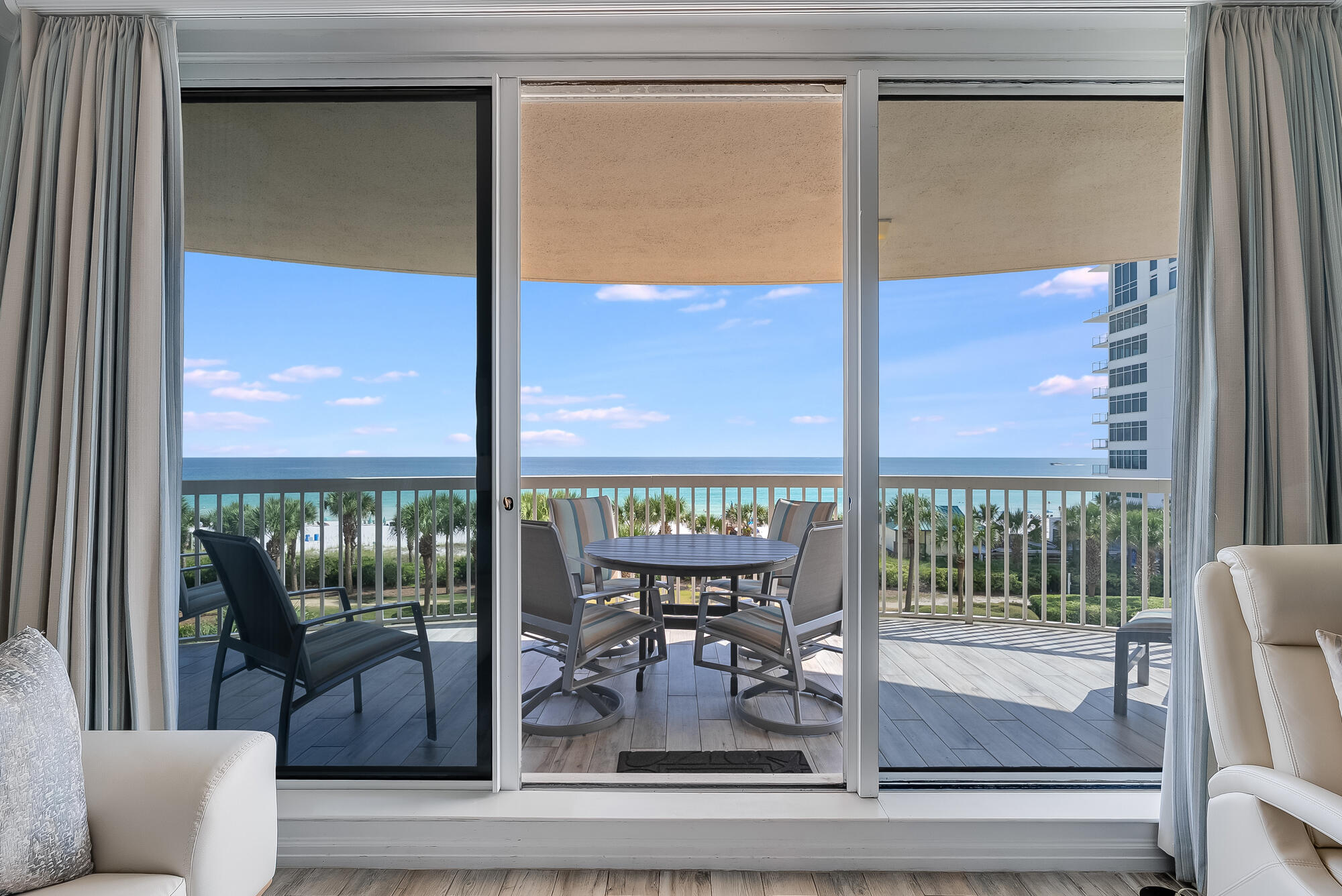 15200 Emerald Coast Parkway, 407