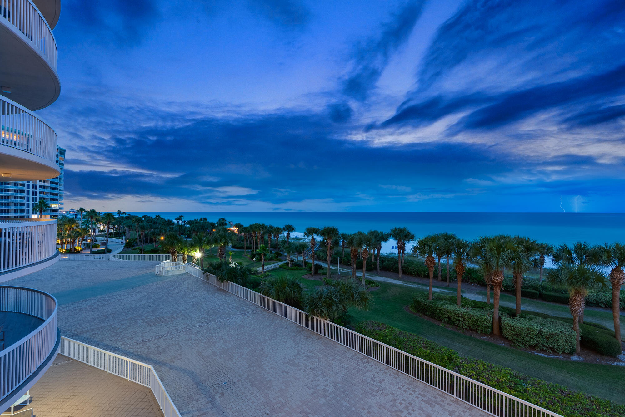 15200 Emerald Coast Parkway, 407