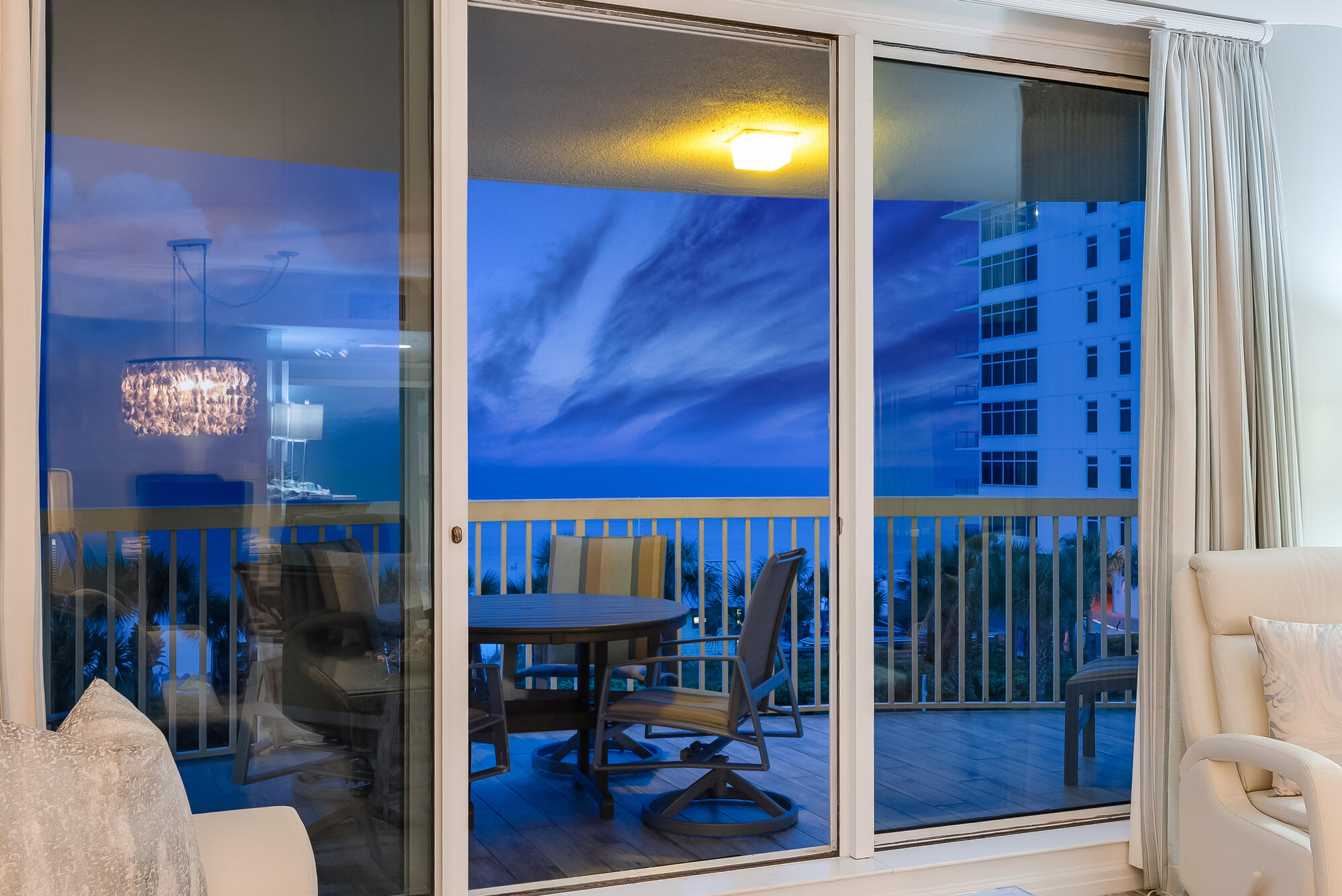 15200 Emerald Coast Parkway, 407