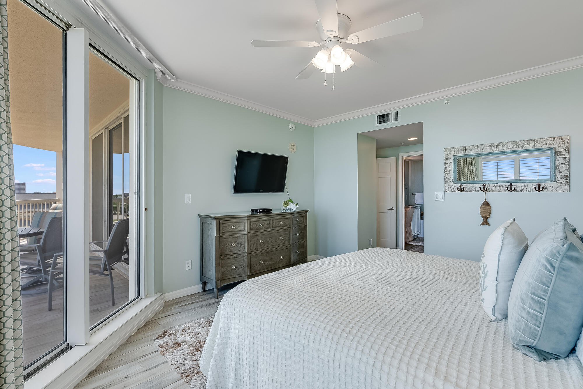 15200 Emerald Coast Parkway, 407