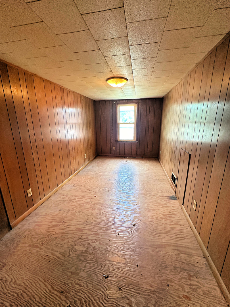 907 Lowden Road
