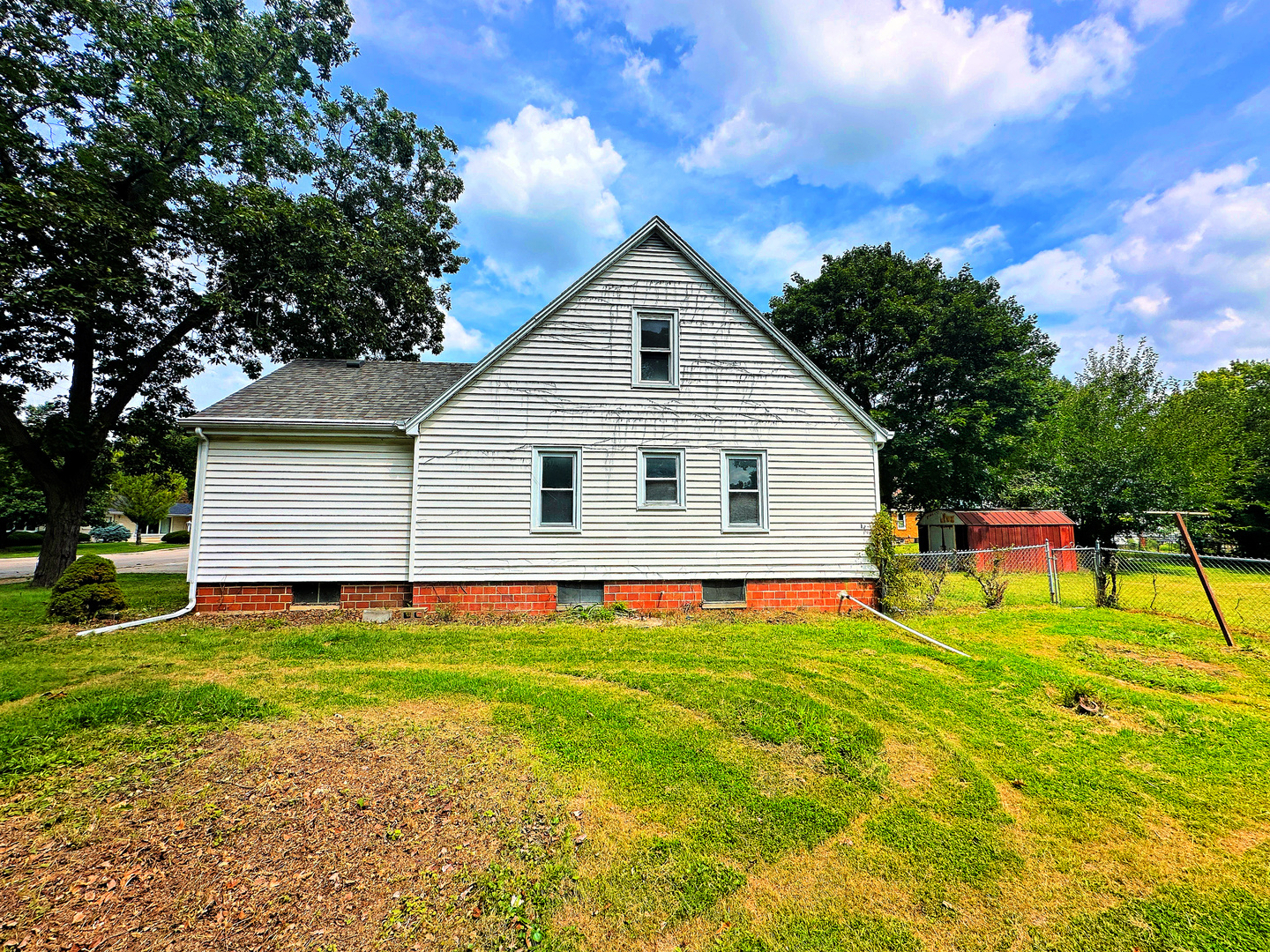 907 Lowden Road