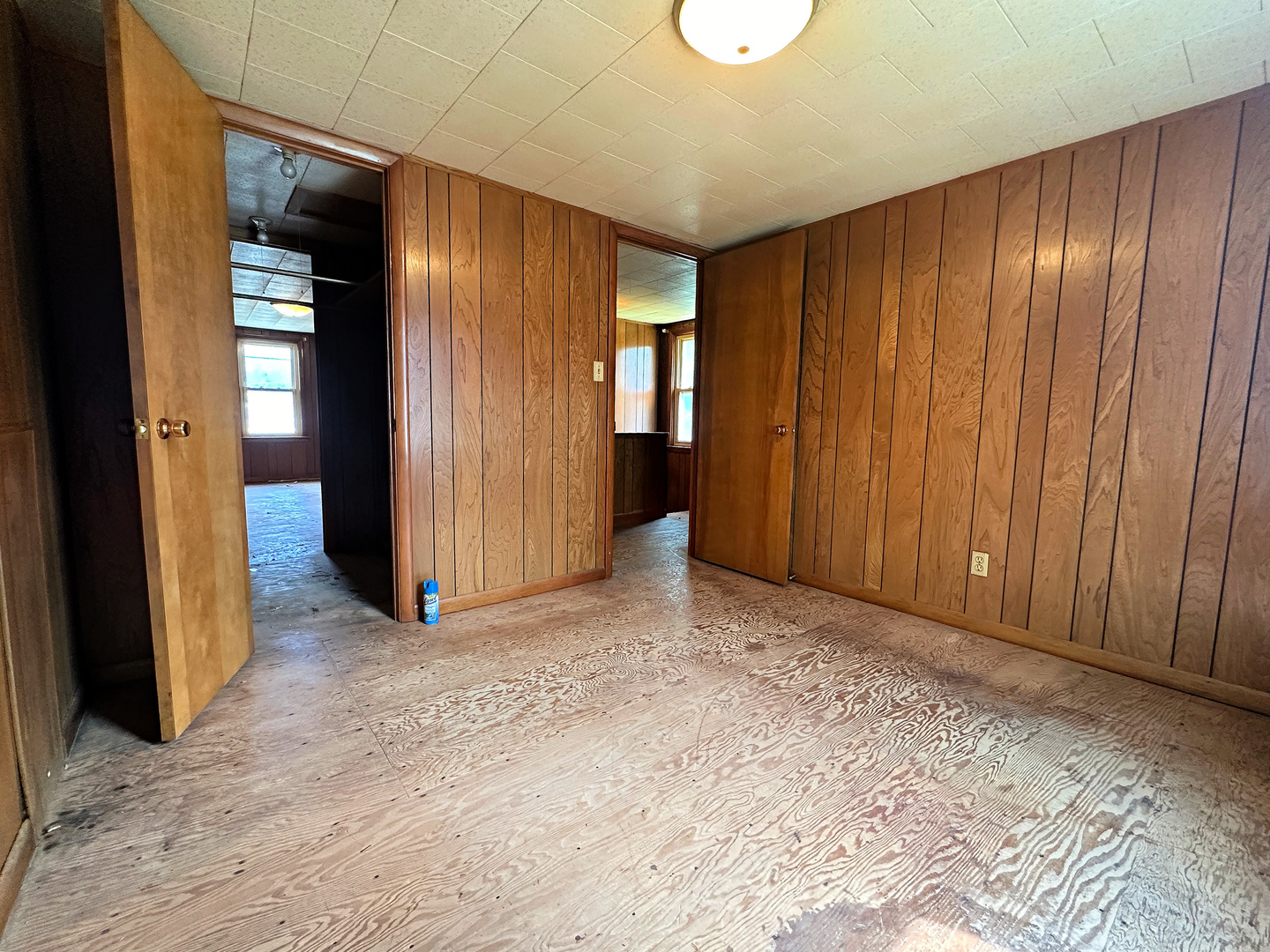907 Lowden Road
