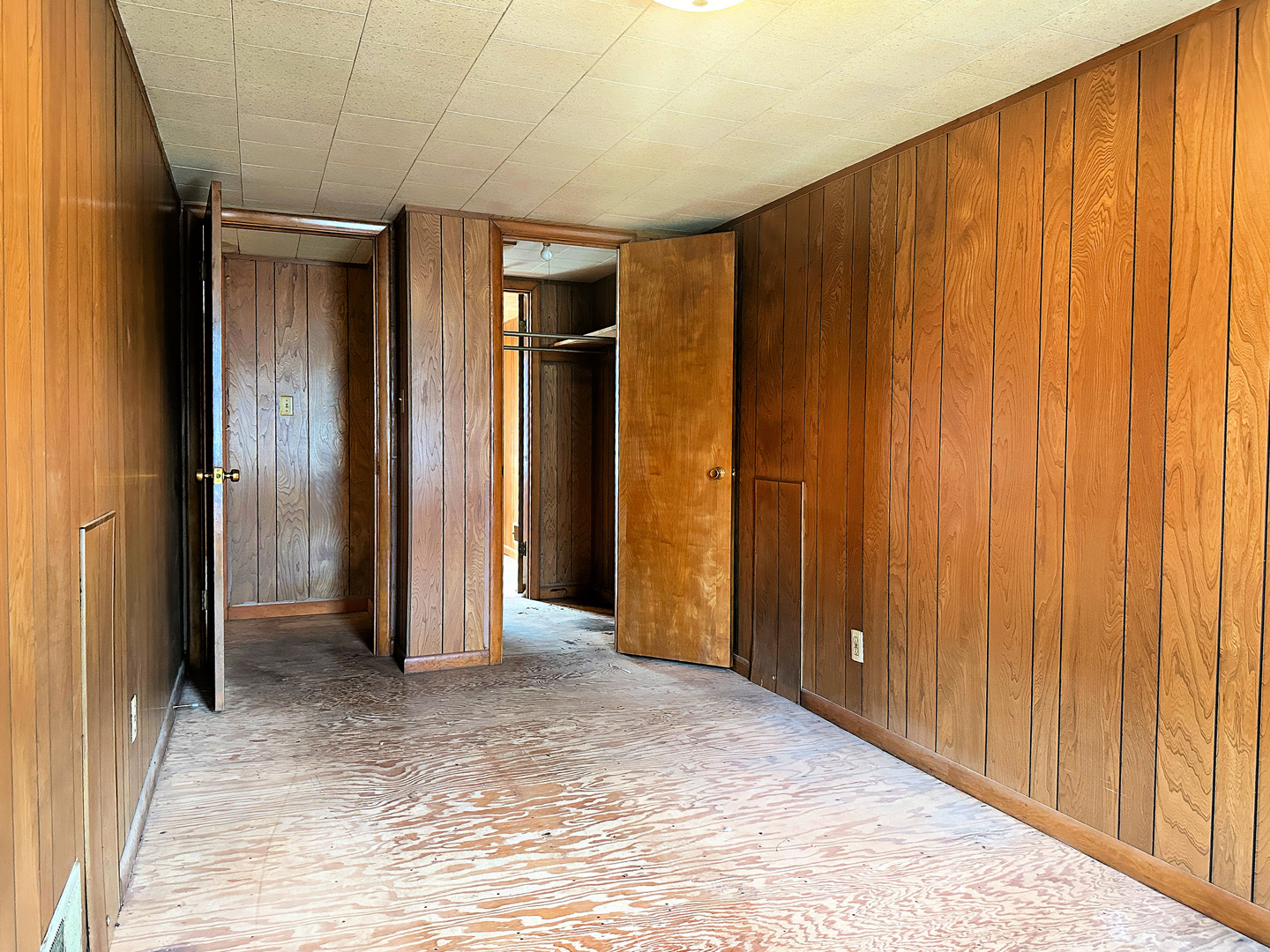 907 Lowden Road