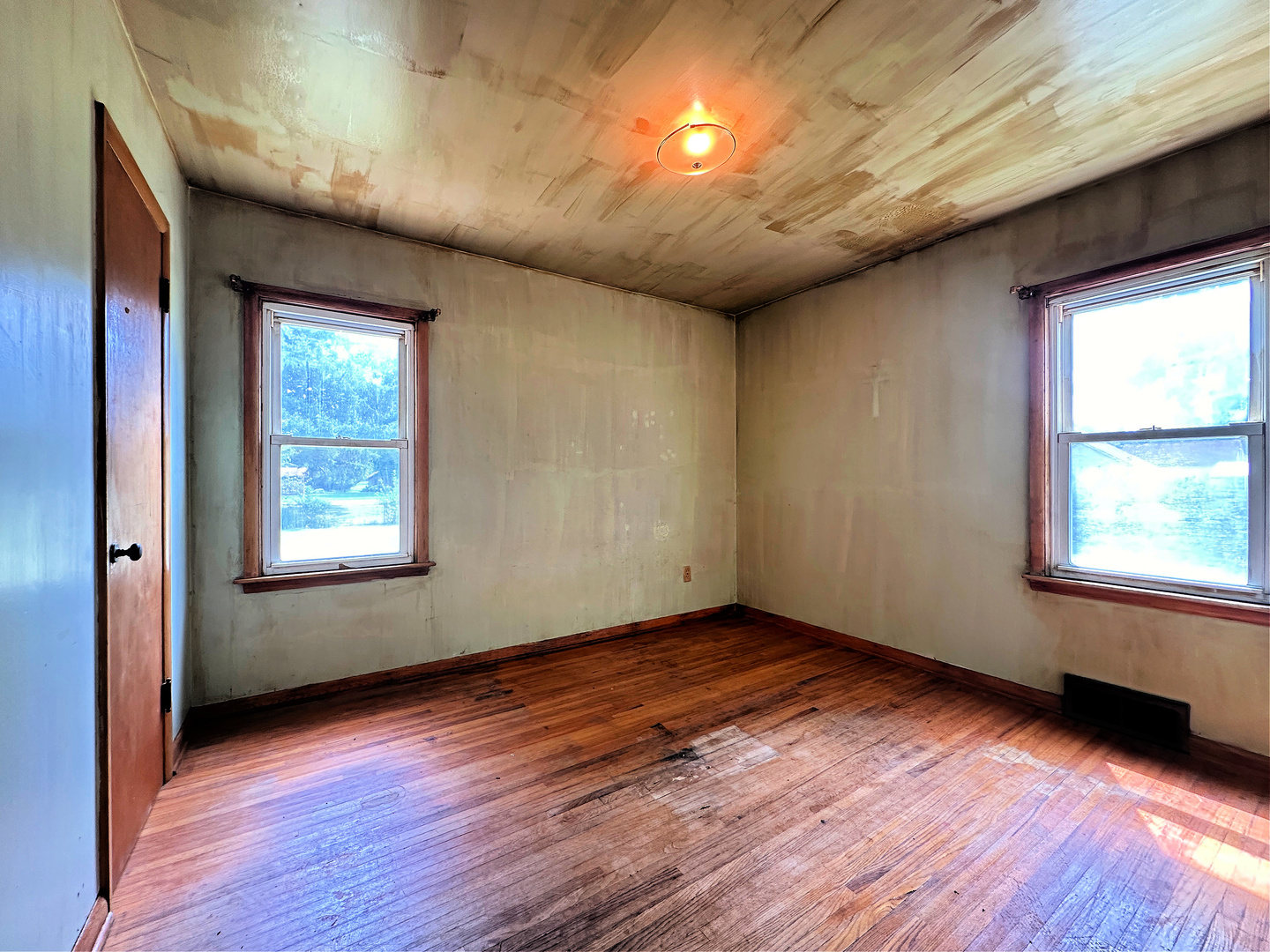 907 Lowden Road