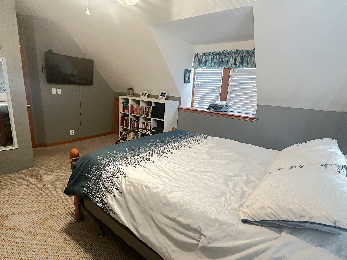 213 W 6th Street